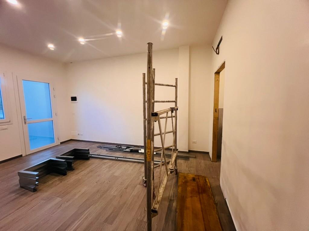 Trilocale con giardino, Cecina marina