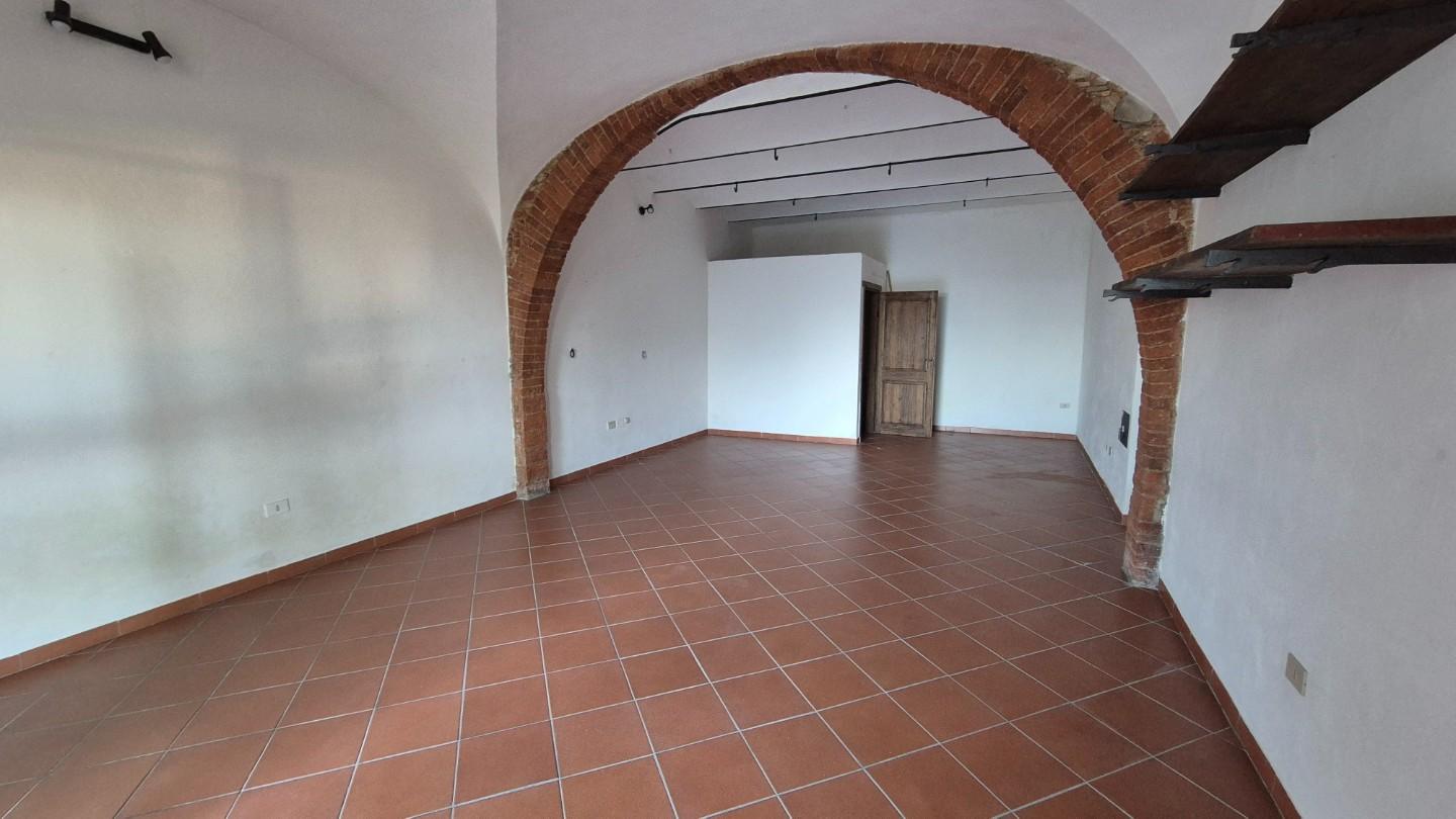 Locale commerciale in affitto, Castagneto Carducci centro del borgo