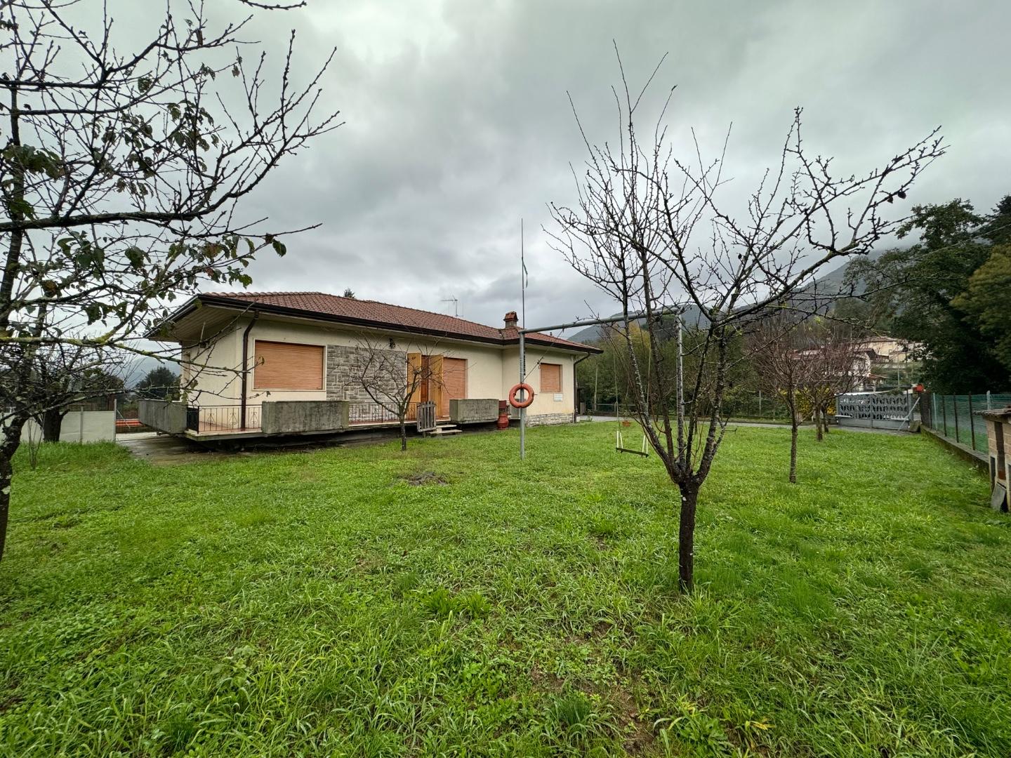 Casa indipendente con giardino a Camaiore