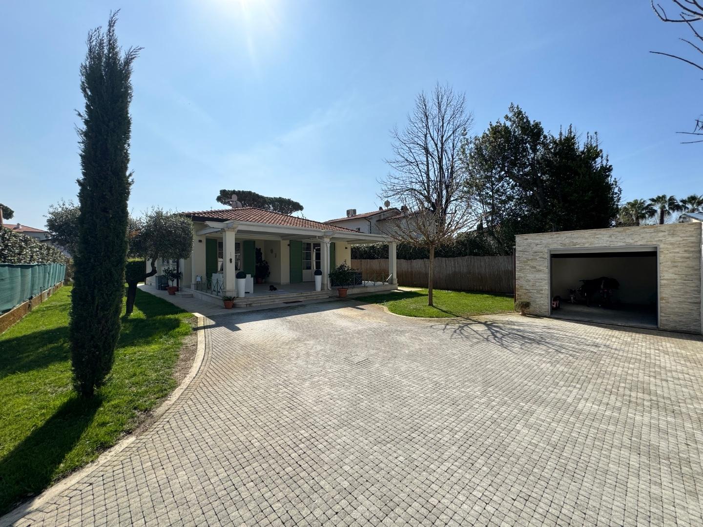 Villa arredata in affitto, Forte dei Marmi vittoria apuana