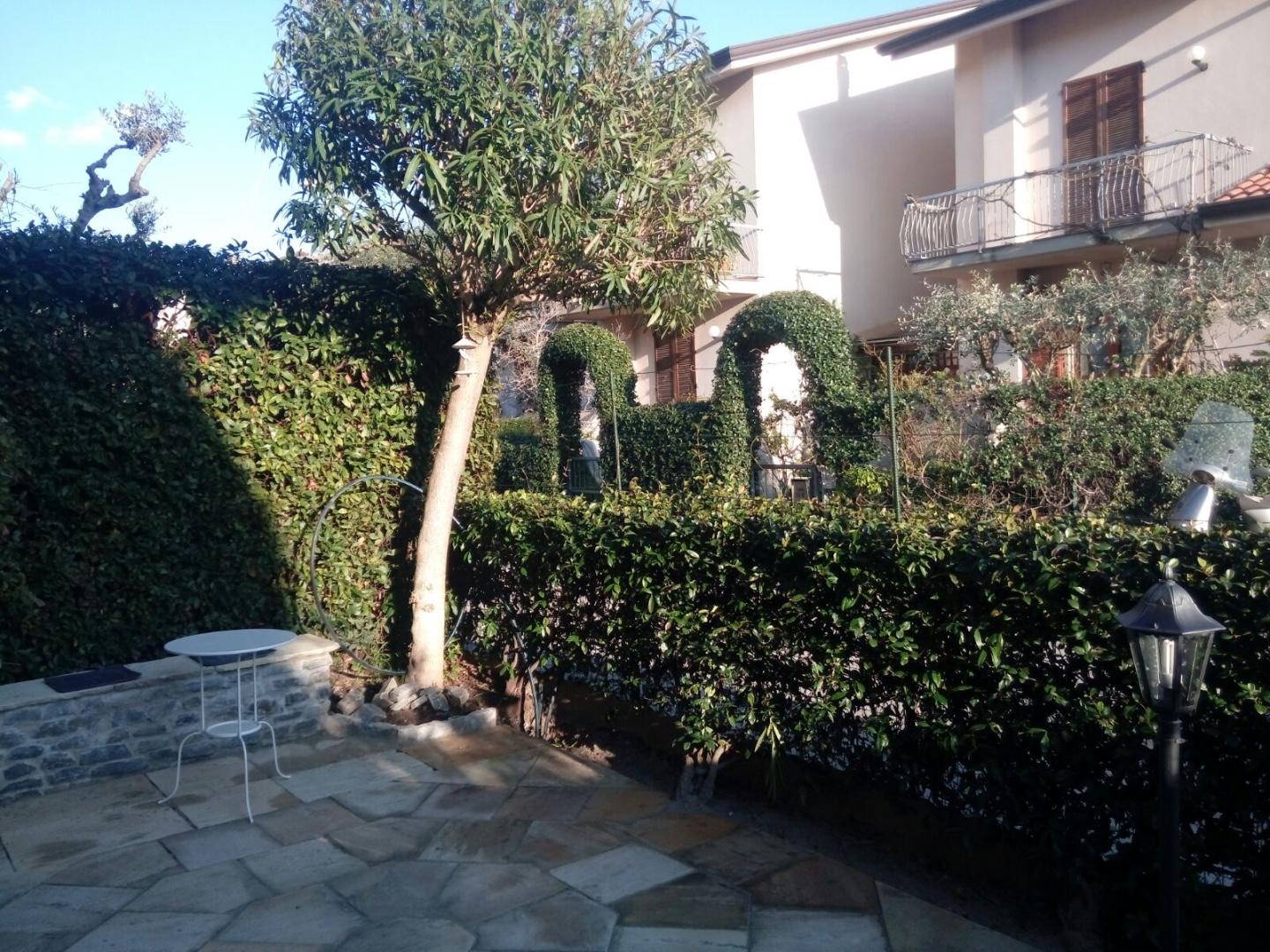 Villa arredata in affitto a Forte dei Marmi