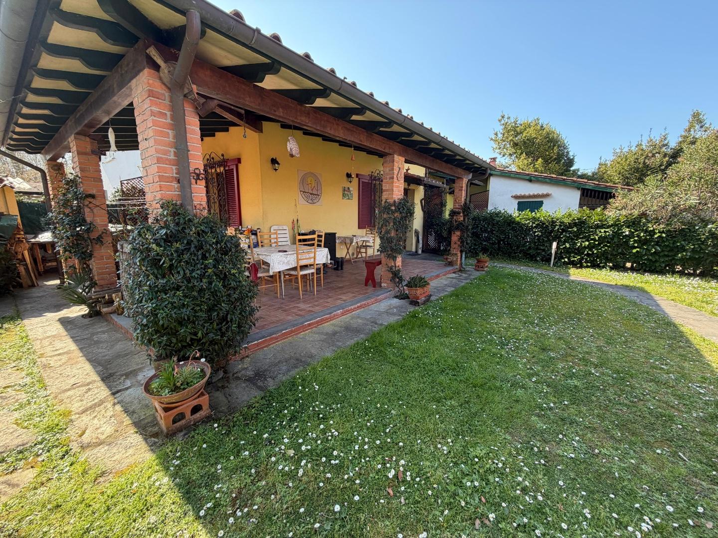 Casa indipendente arredata in affitto, Pietrasanta focette