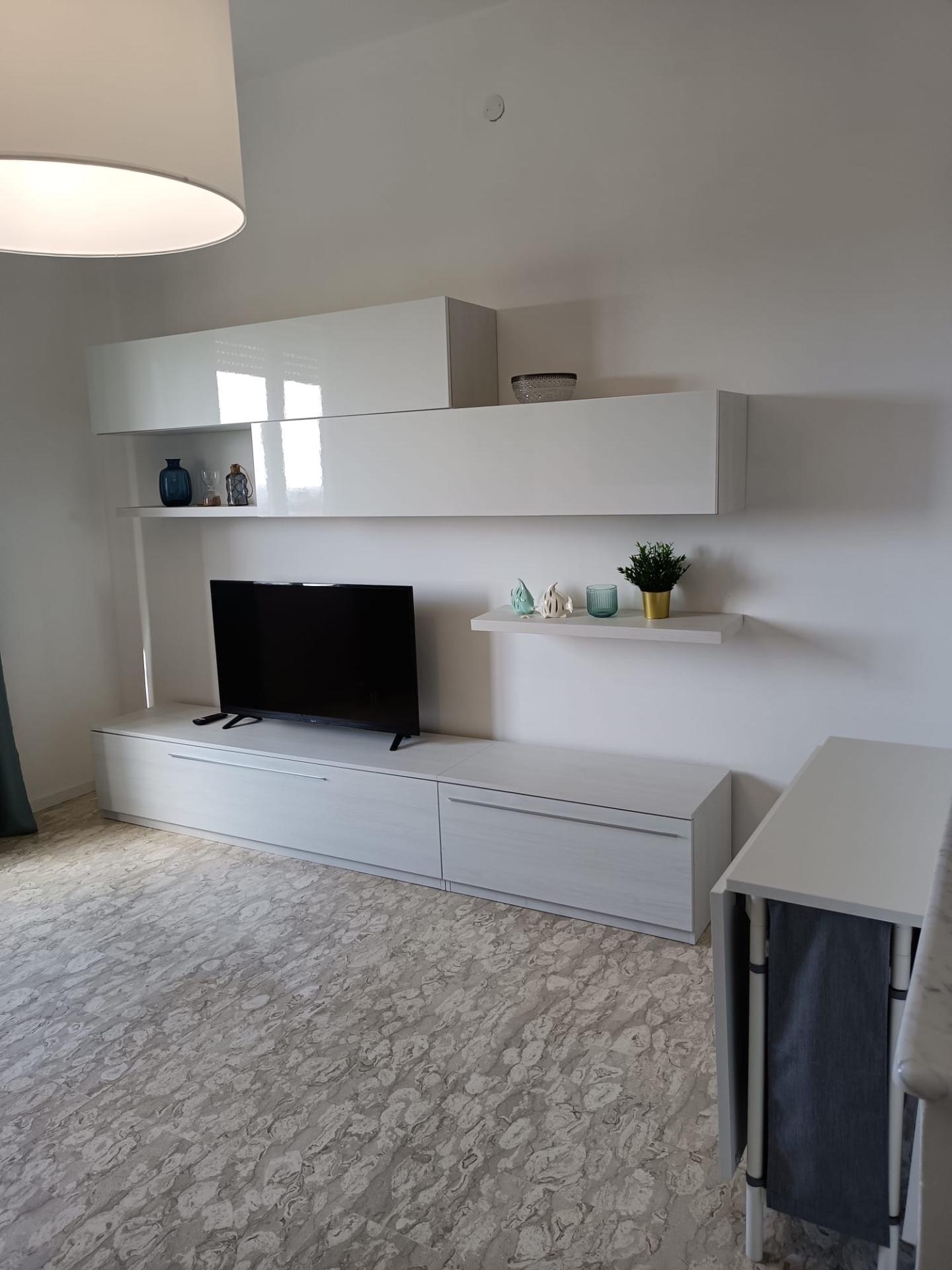 Quadrilocale arredato in affitto a Massa