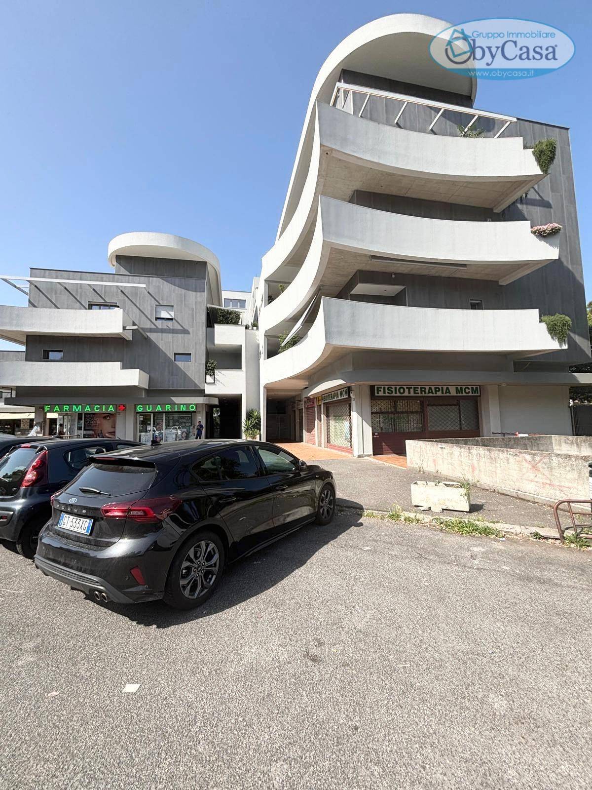 Locale commerciale in vendita a Roma, Portuense