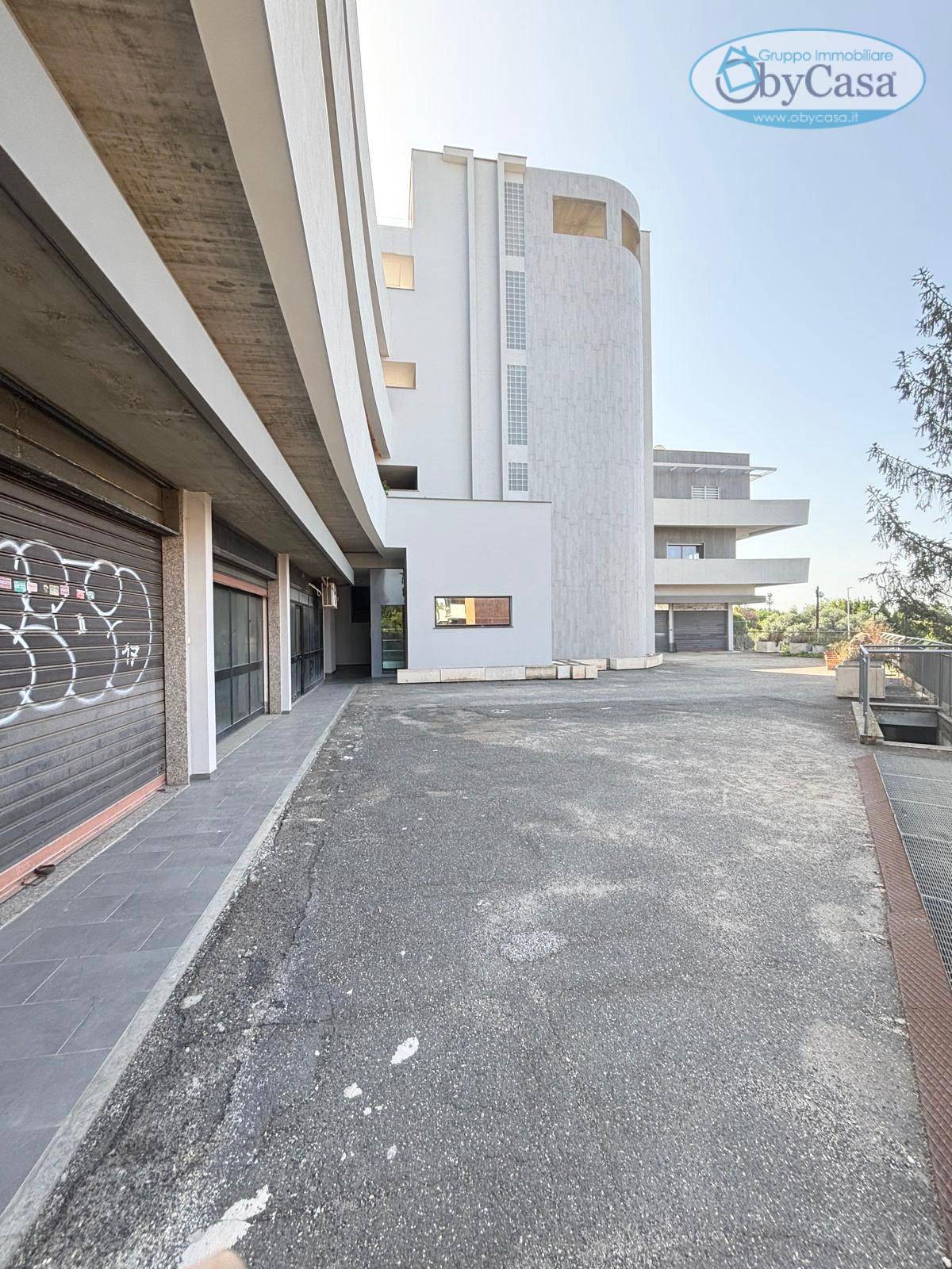 Locale commerciale in vendita a Roma, Portuense