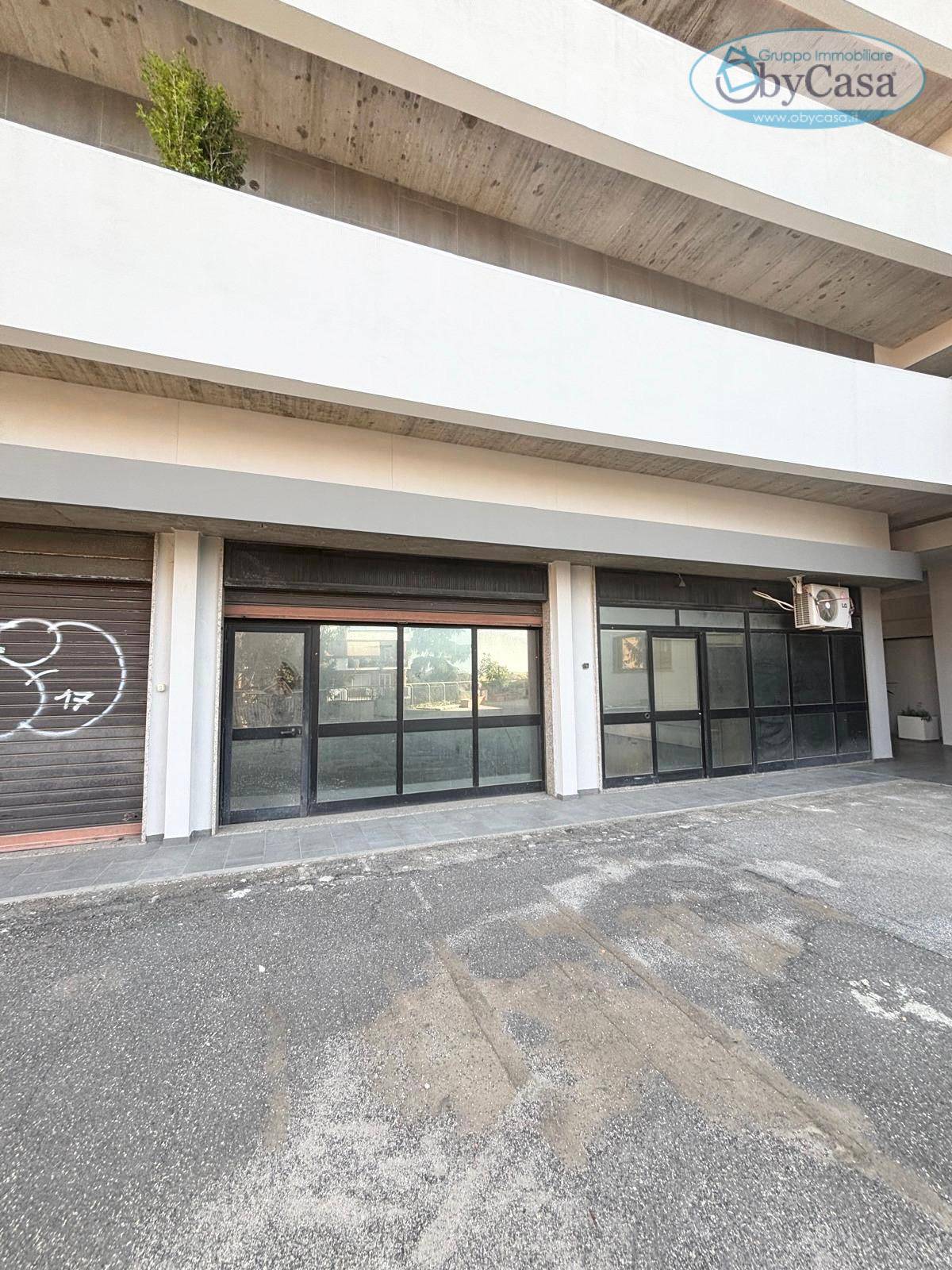 Locale commerciale in vendita a Roma, Portuense