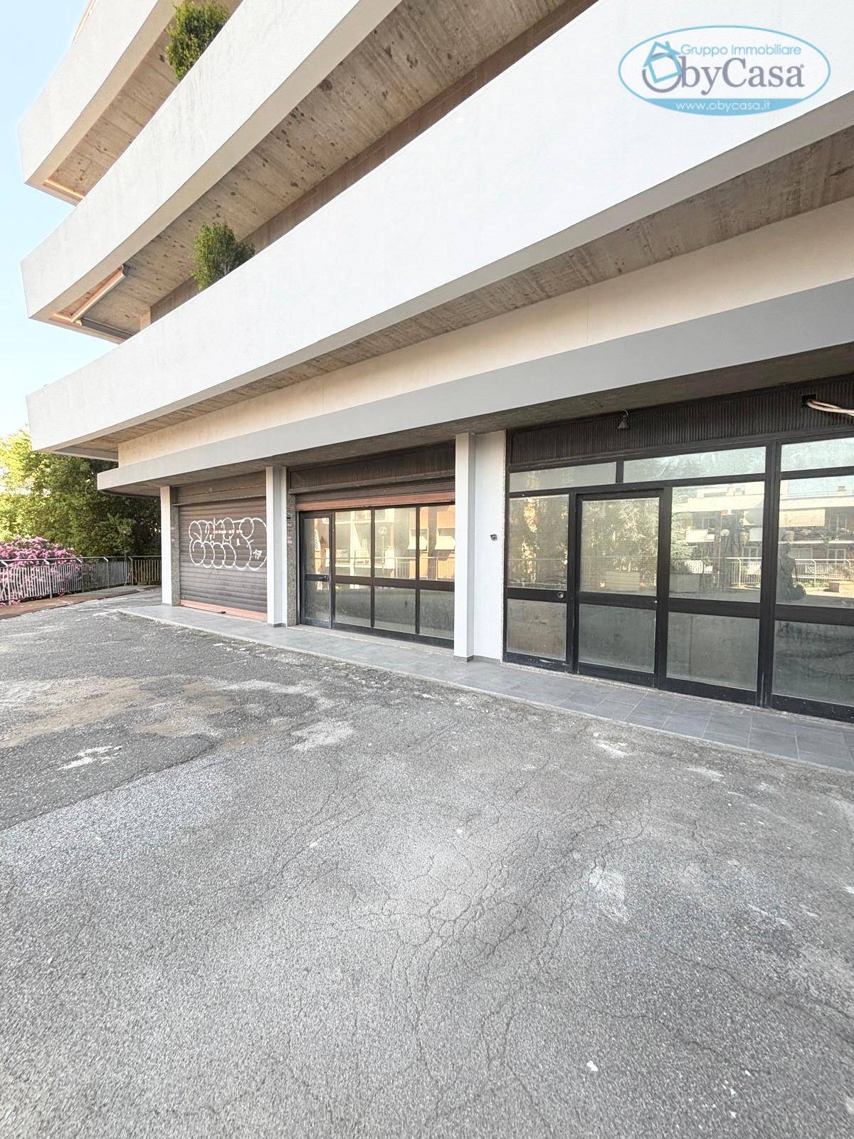 Locale commerciale in vendita a Roma, Portuense