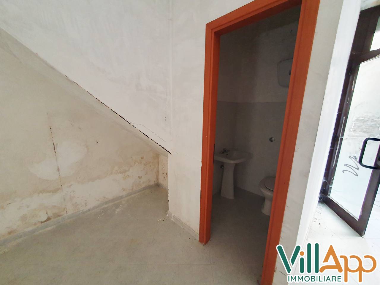 Locale commerciale in vendita a Fondi, Centro Storico