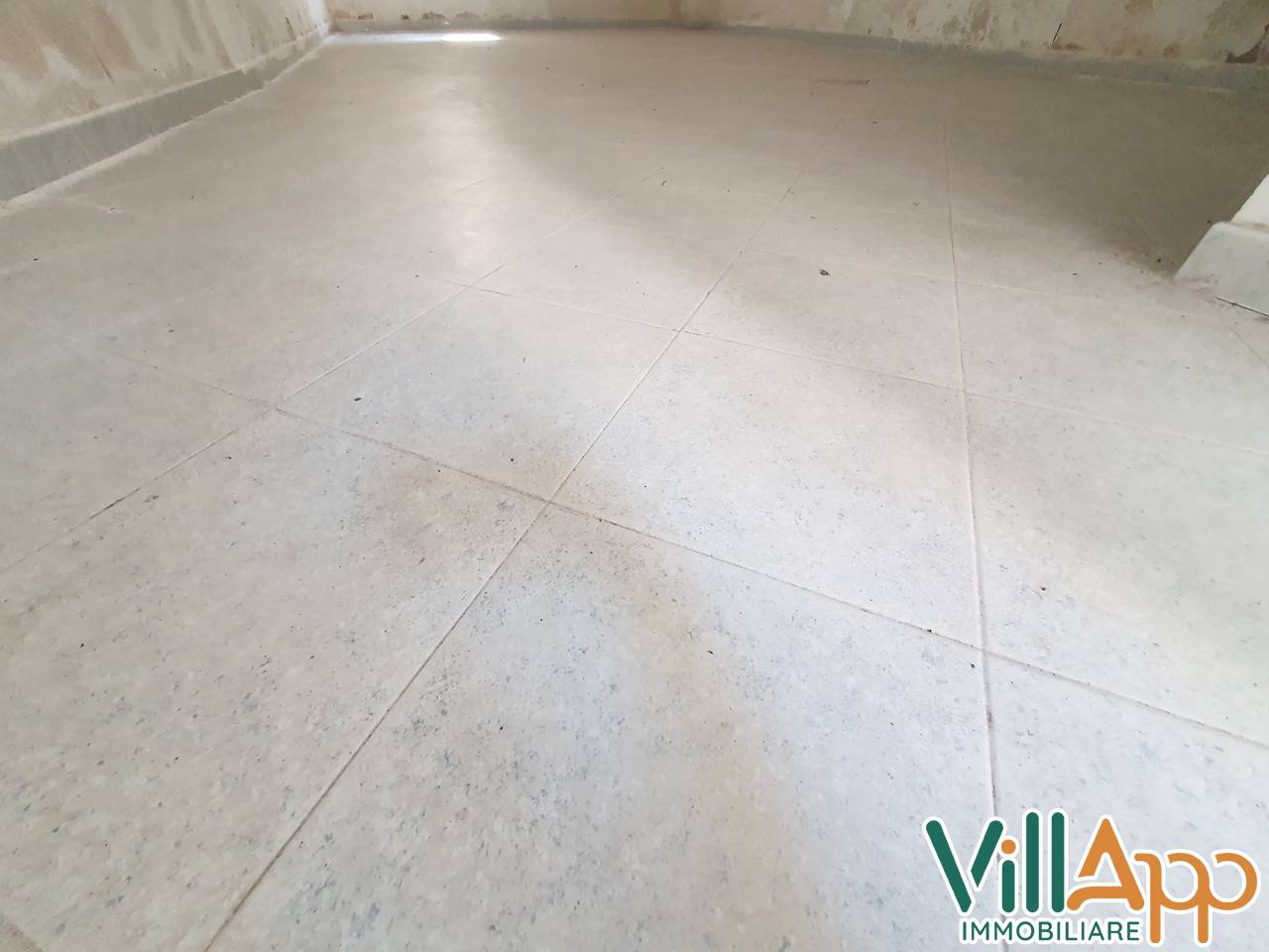 Locale commerciale in vendita a Fondi, Centro Storico