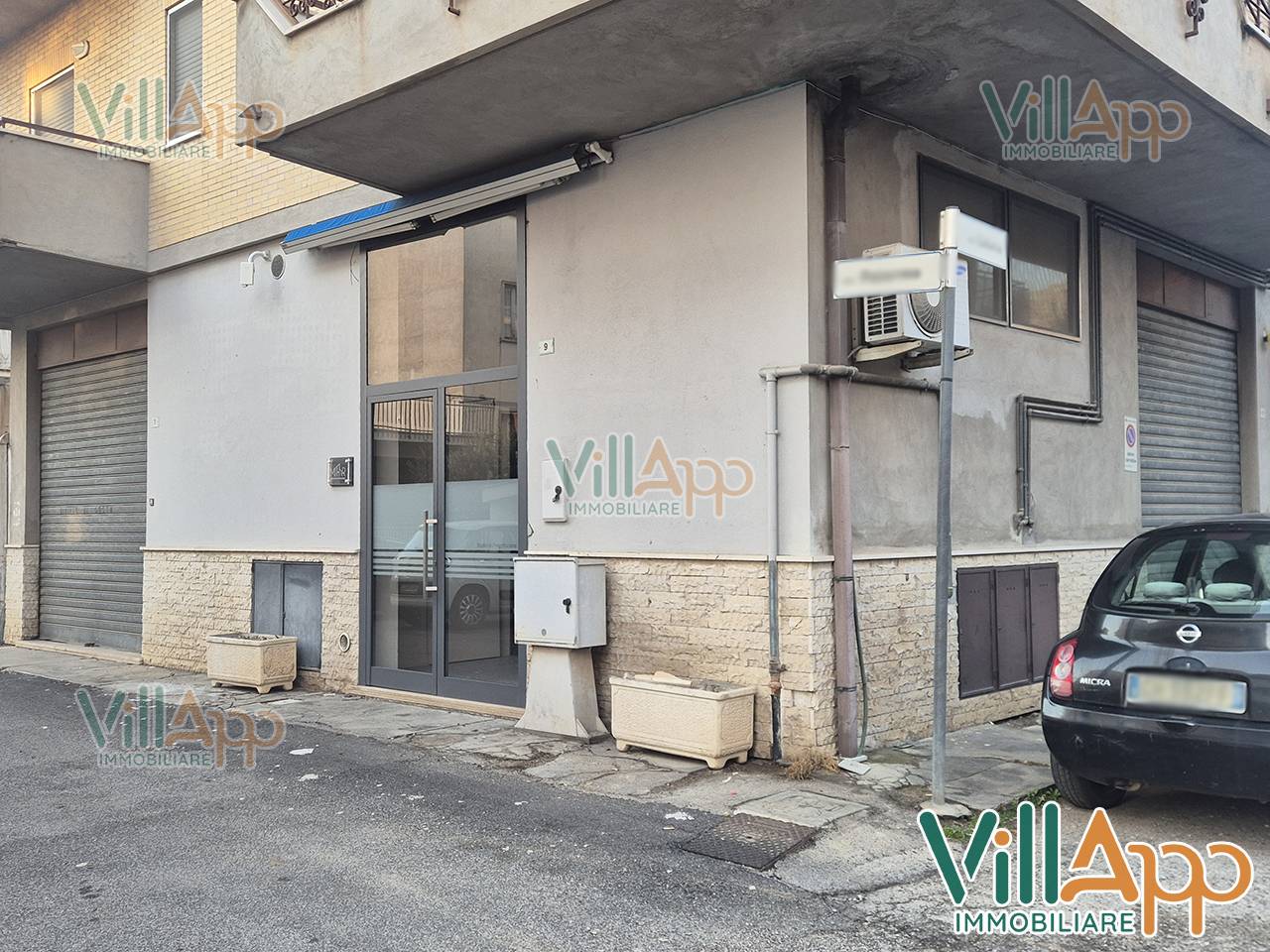 Locale commerciale in affitto a Fondi, Centro (No Centro Storico)