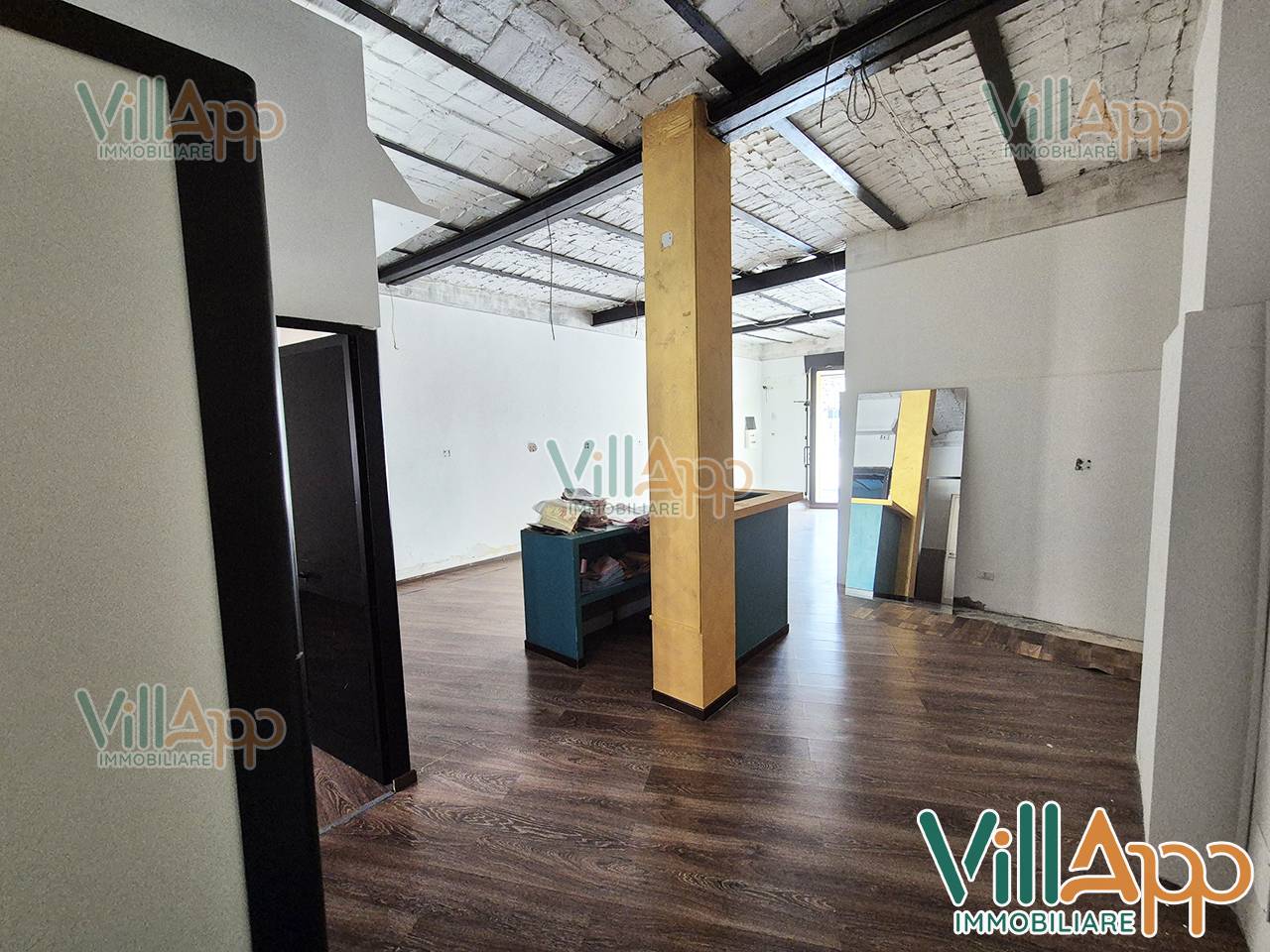 Locale commerciale in affitto a Fondi, Centro Storico