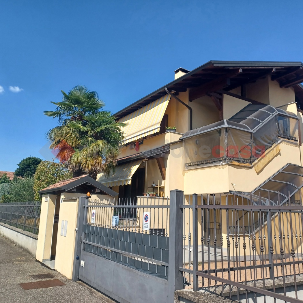 Trilocale con box doppio a Buscate