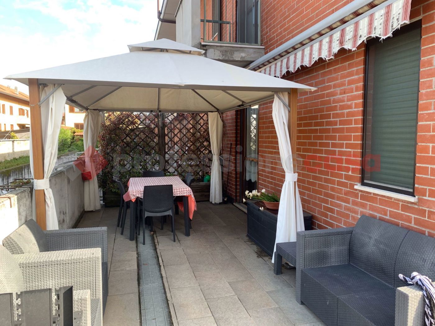 Villa con giardino a Castano Primo