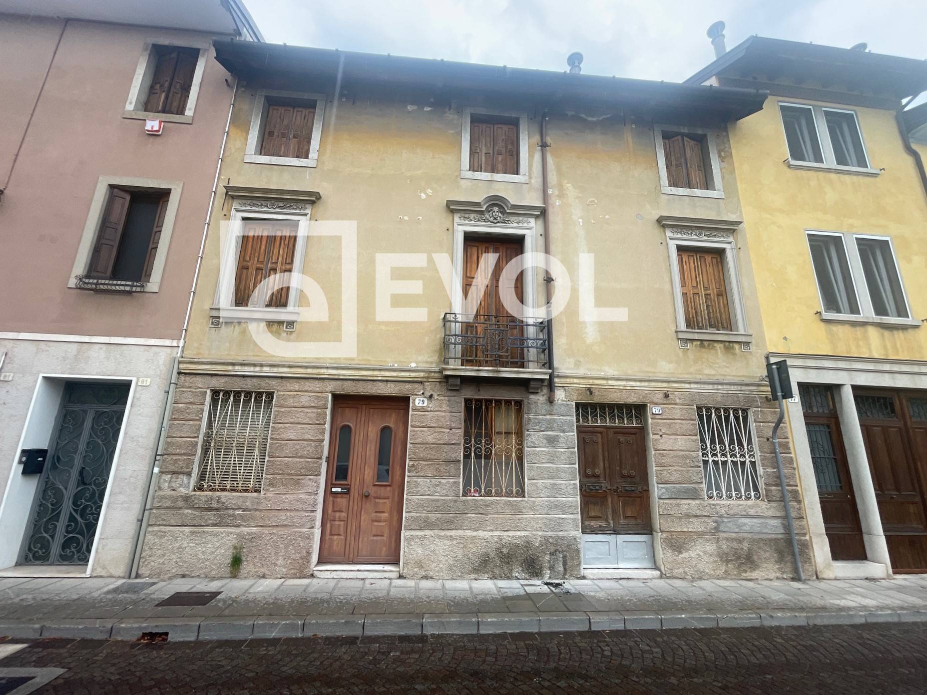 Casa indipendente con terrazzo a Udine