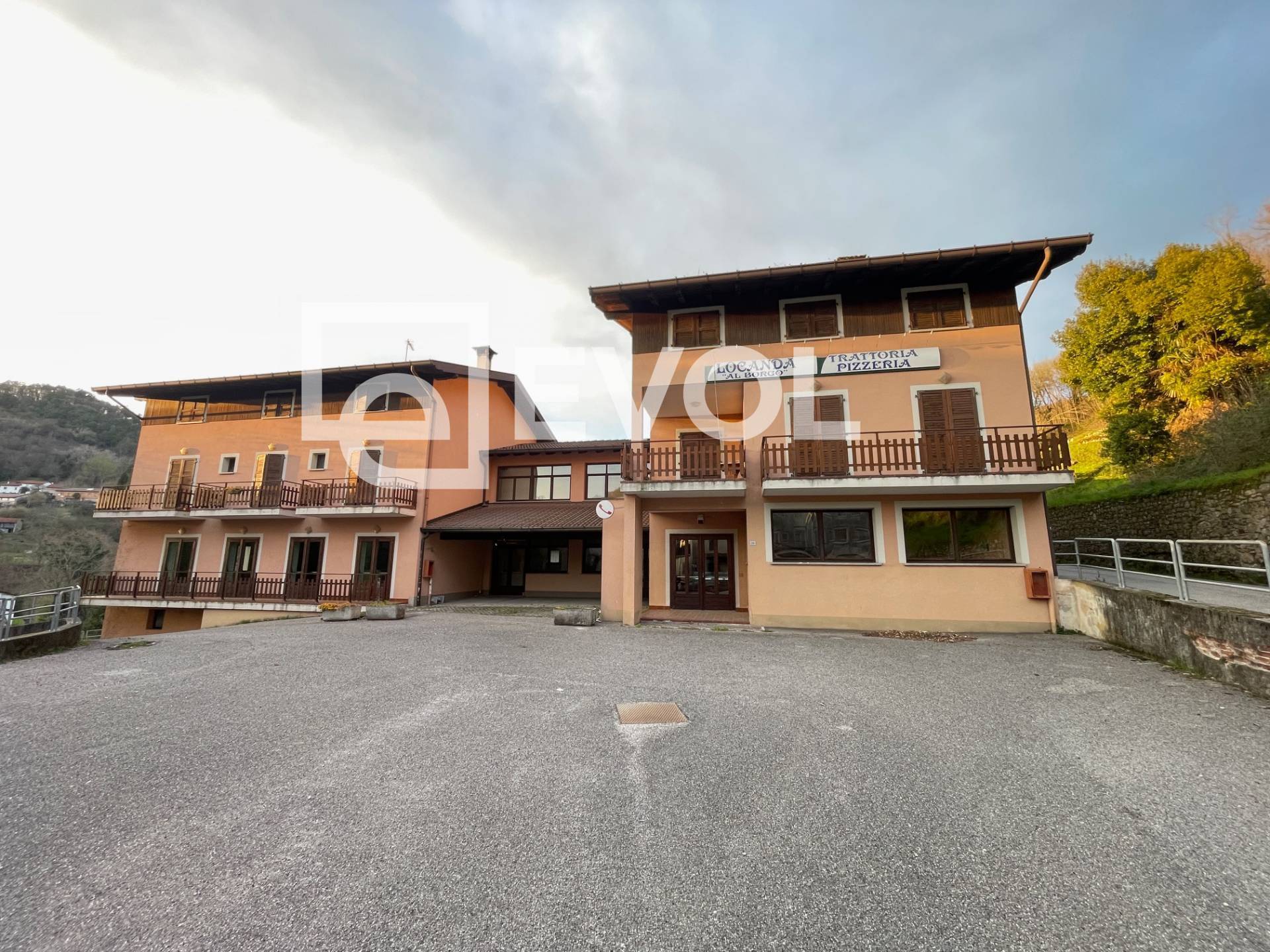 Locale commerciale in vendita a Castelnovo del Friuli, Paludea
