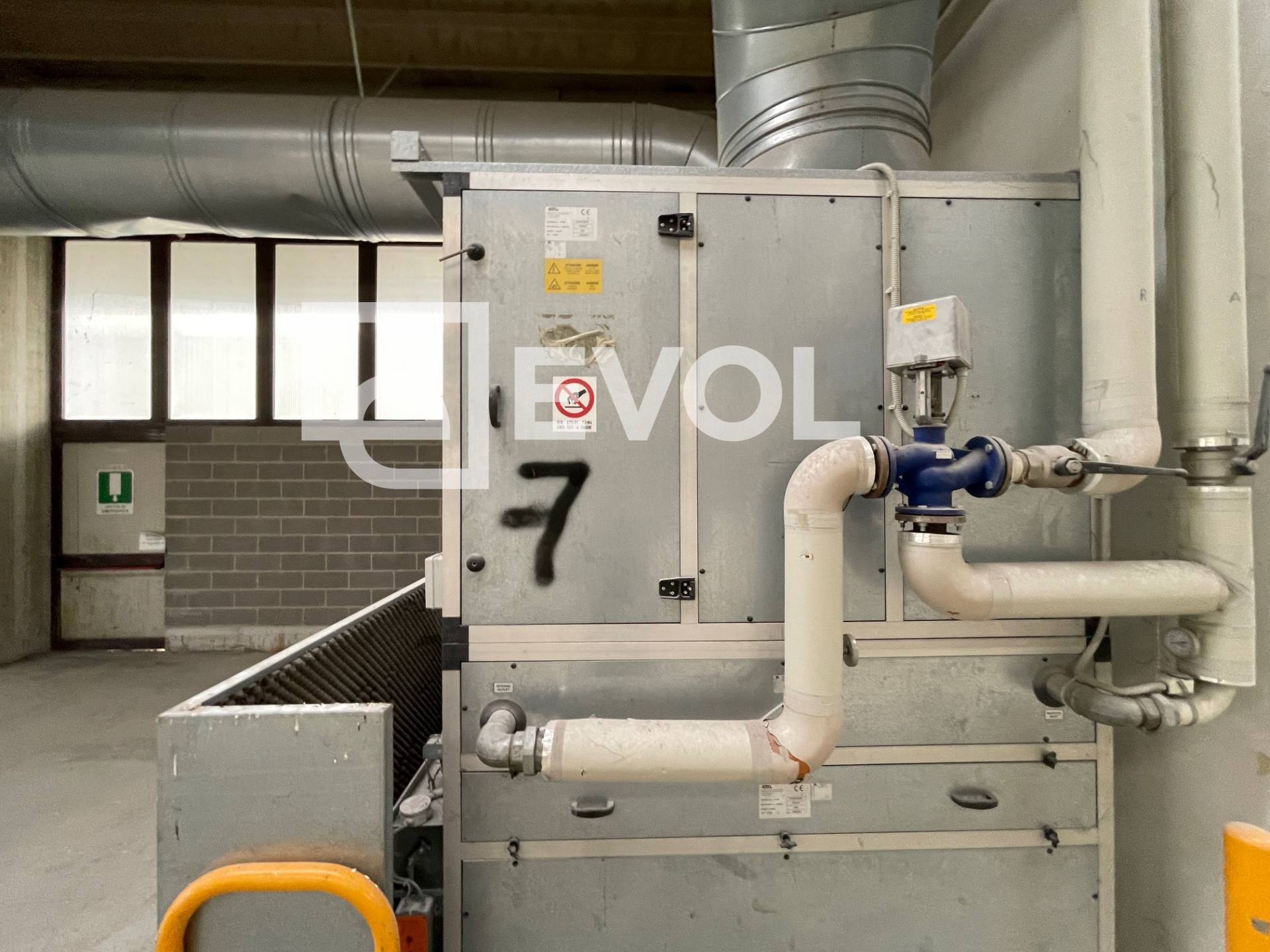 Capannone in vendita a Manzano