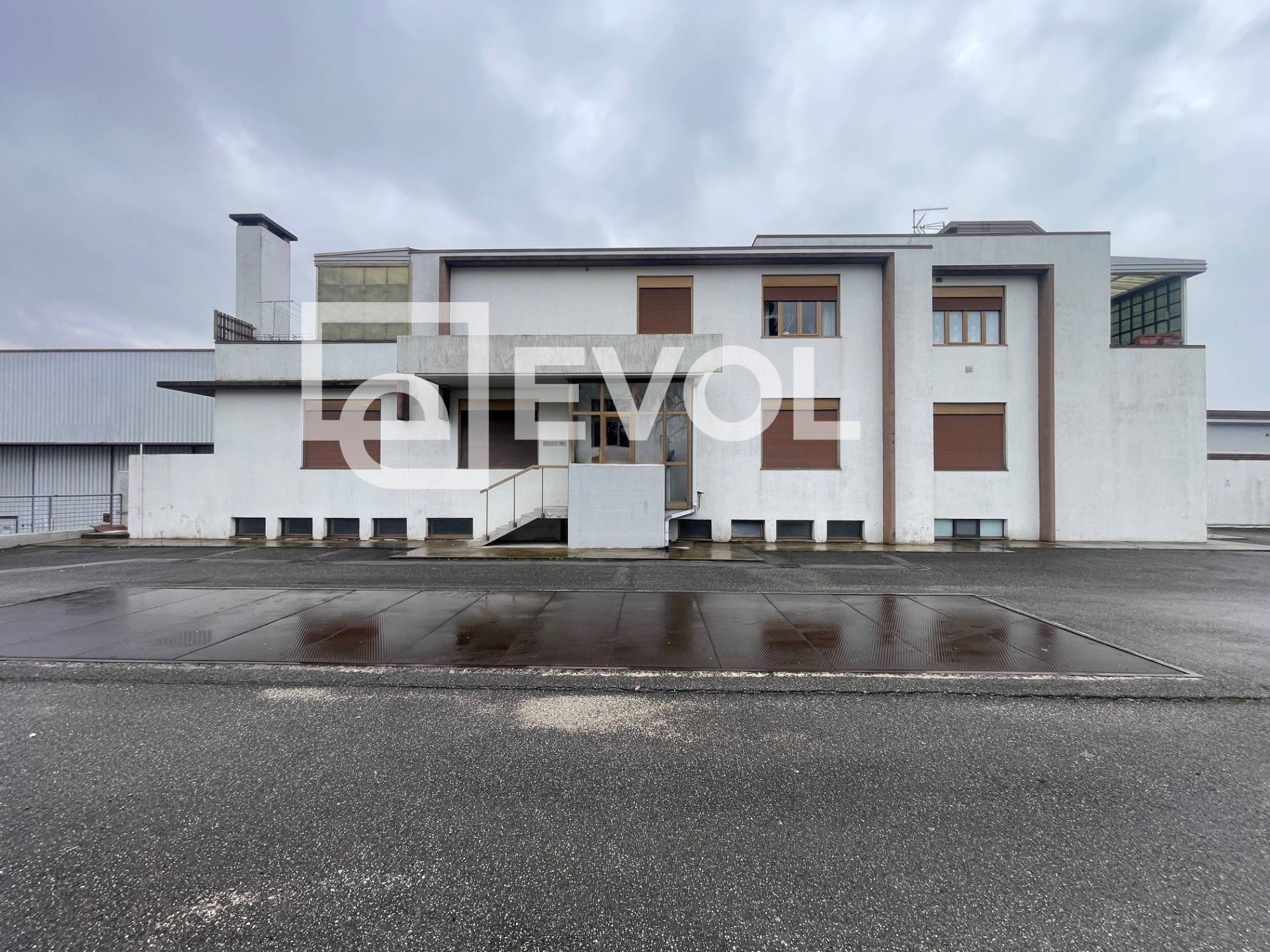 Capannone in vendita a Manzano