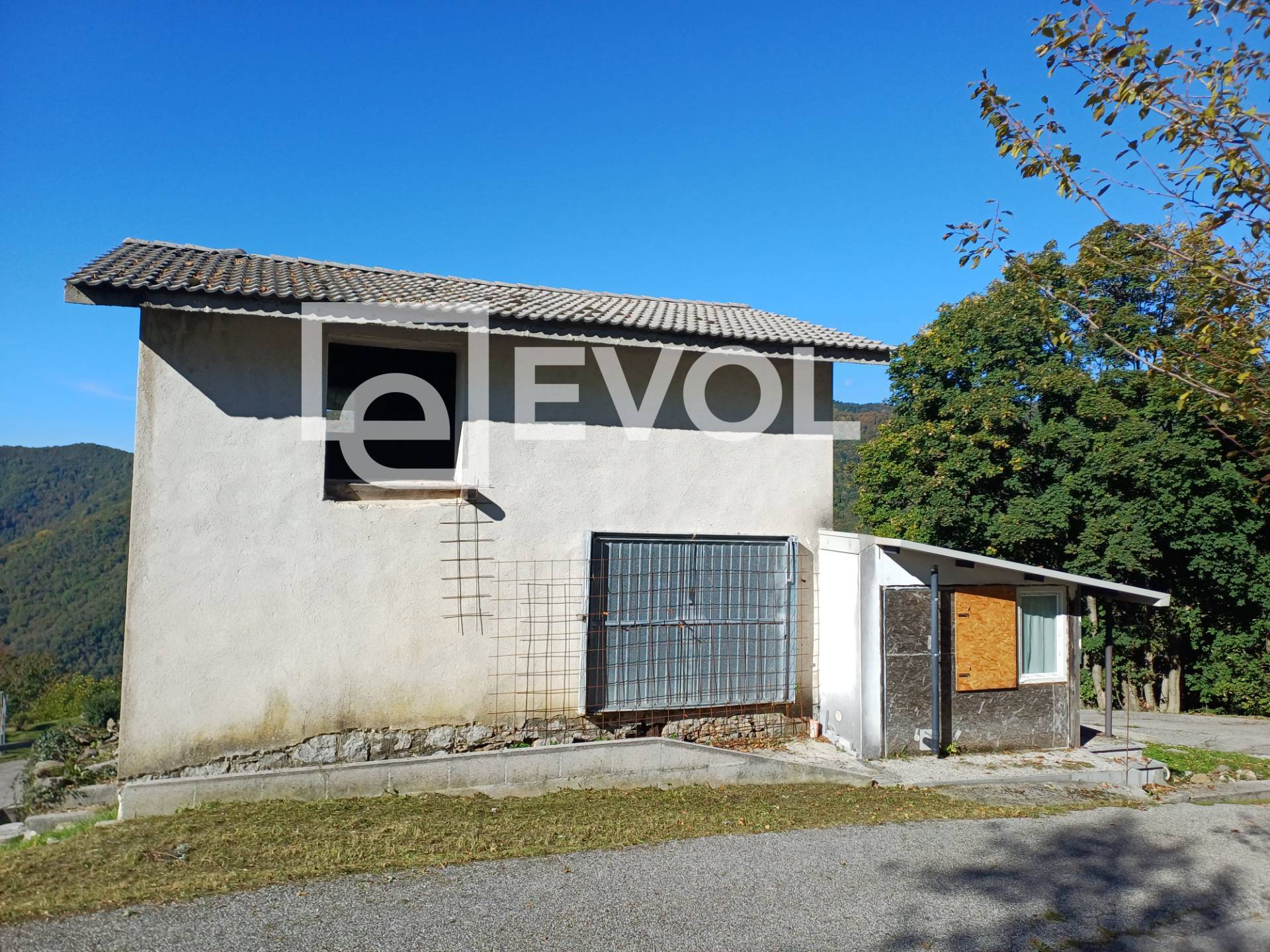 Rustico in vendita a Savogna