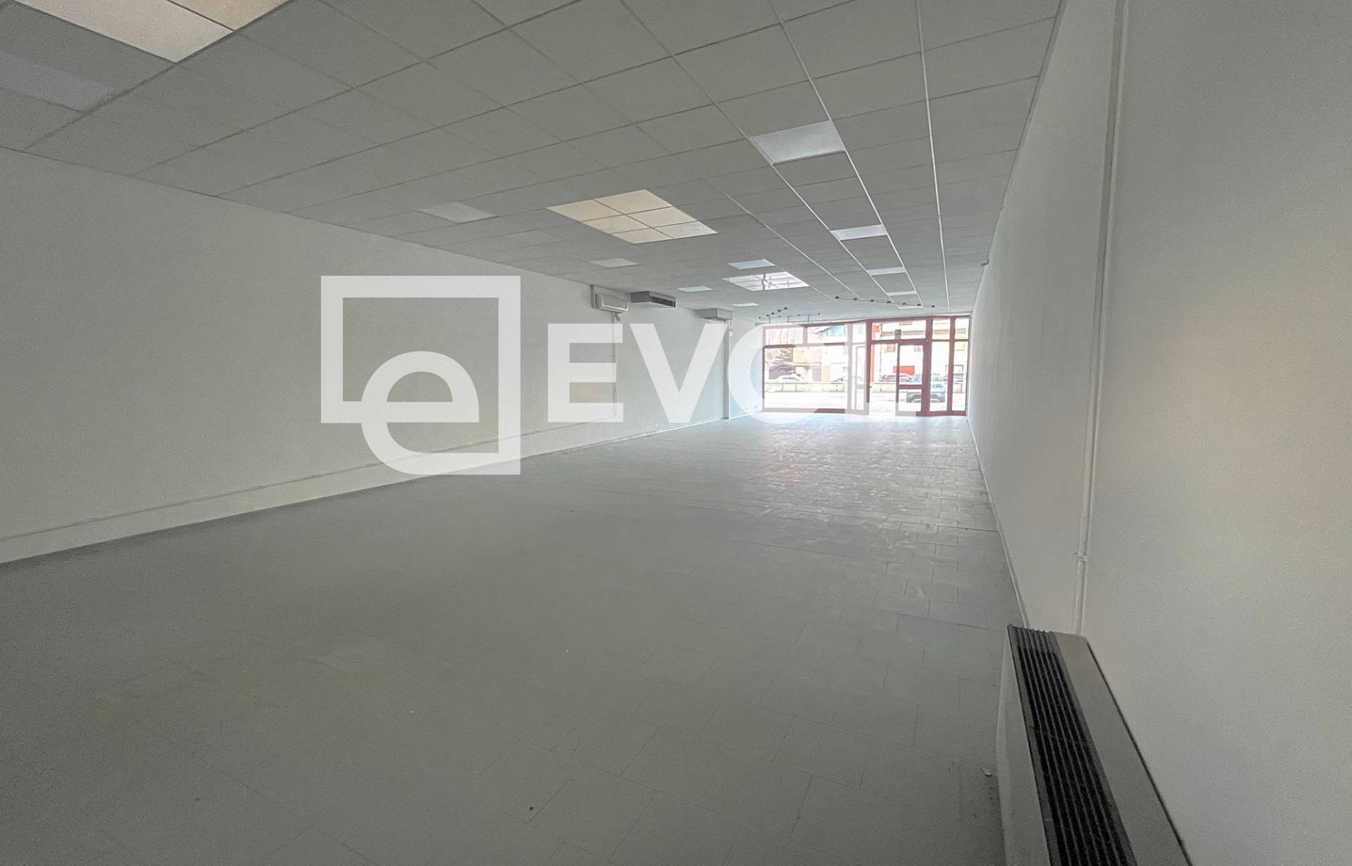 Locale commerciale in vendita a Gemona del Friuli