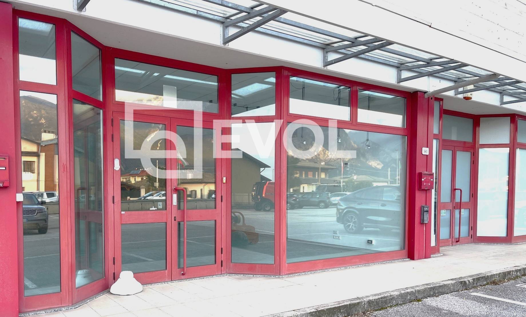 Locale commerciale in vendita a Gemona del Friuli