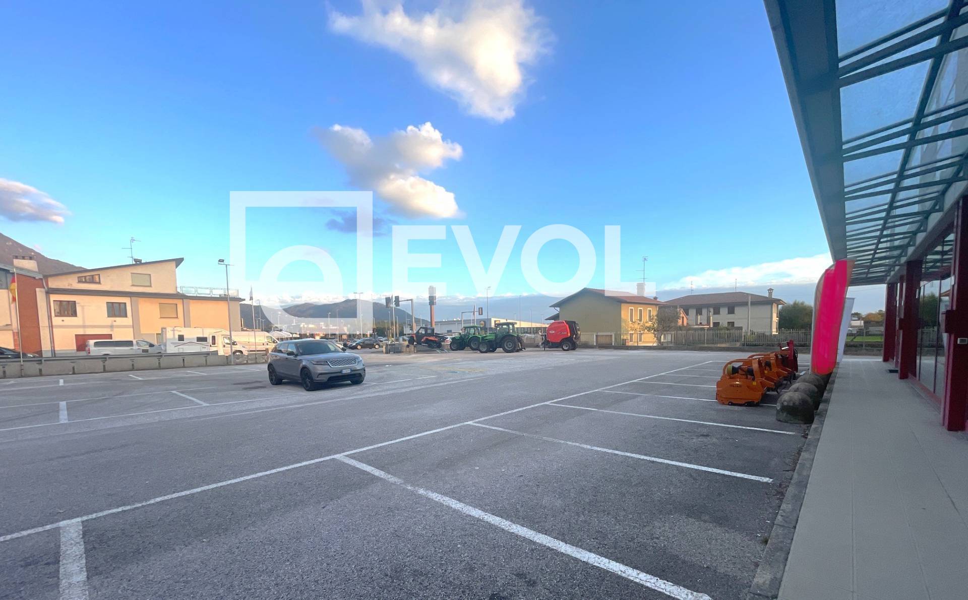 Locale commerciale in vendita a Gemona del Friuli