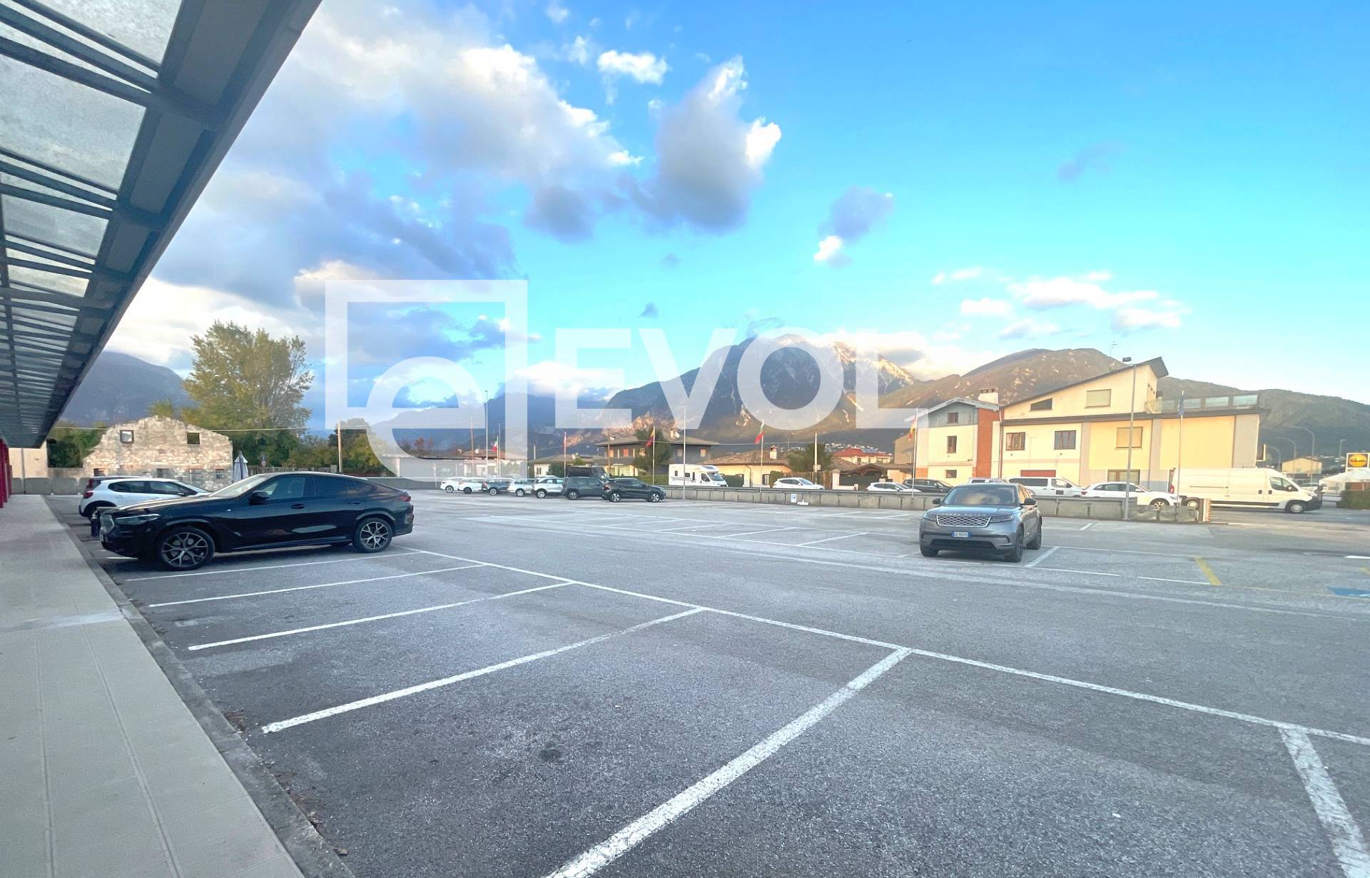 Locale commerciale in vendita a Gemona del Friuli