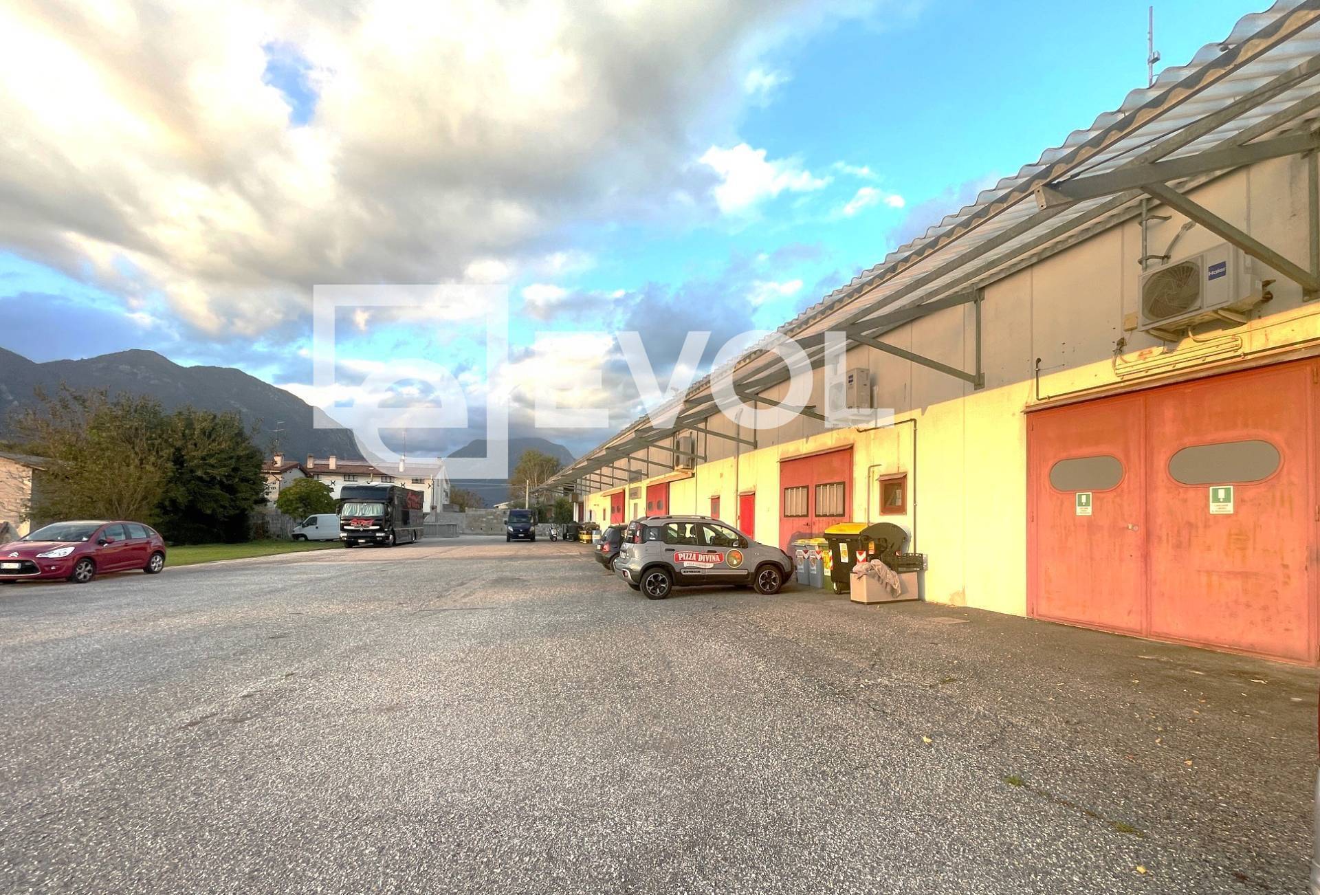 Locale commerciale in vendita a Gemona del Friuli