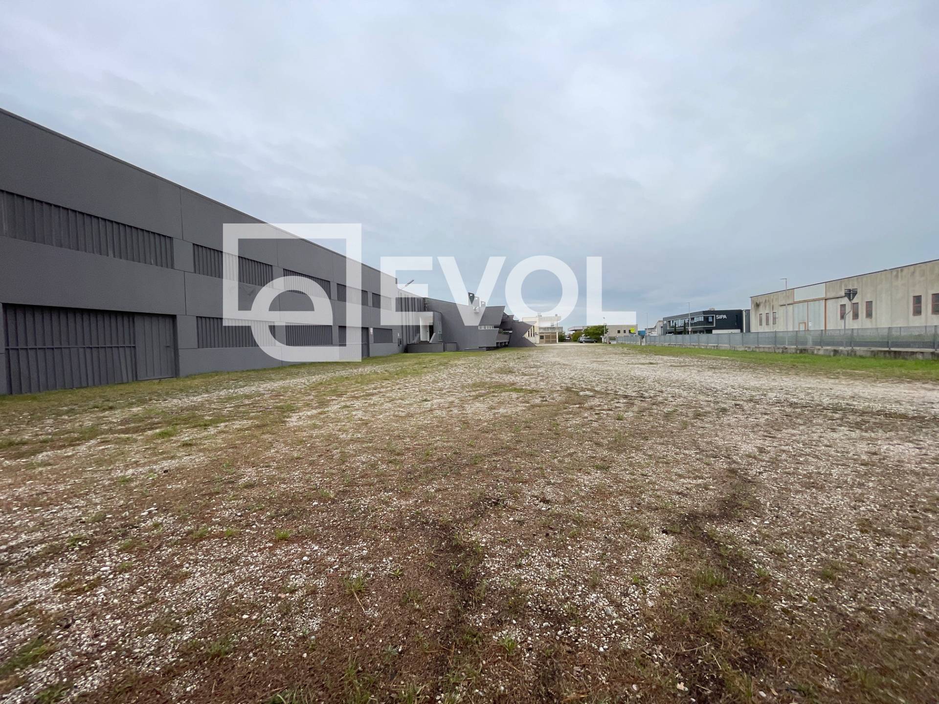 Capannone in vendita a Premariacco