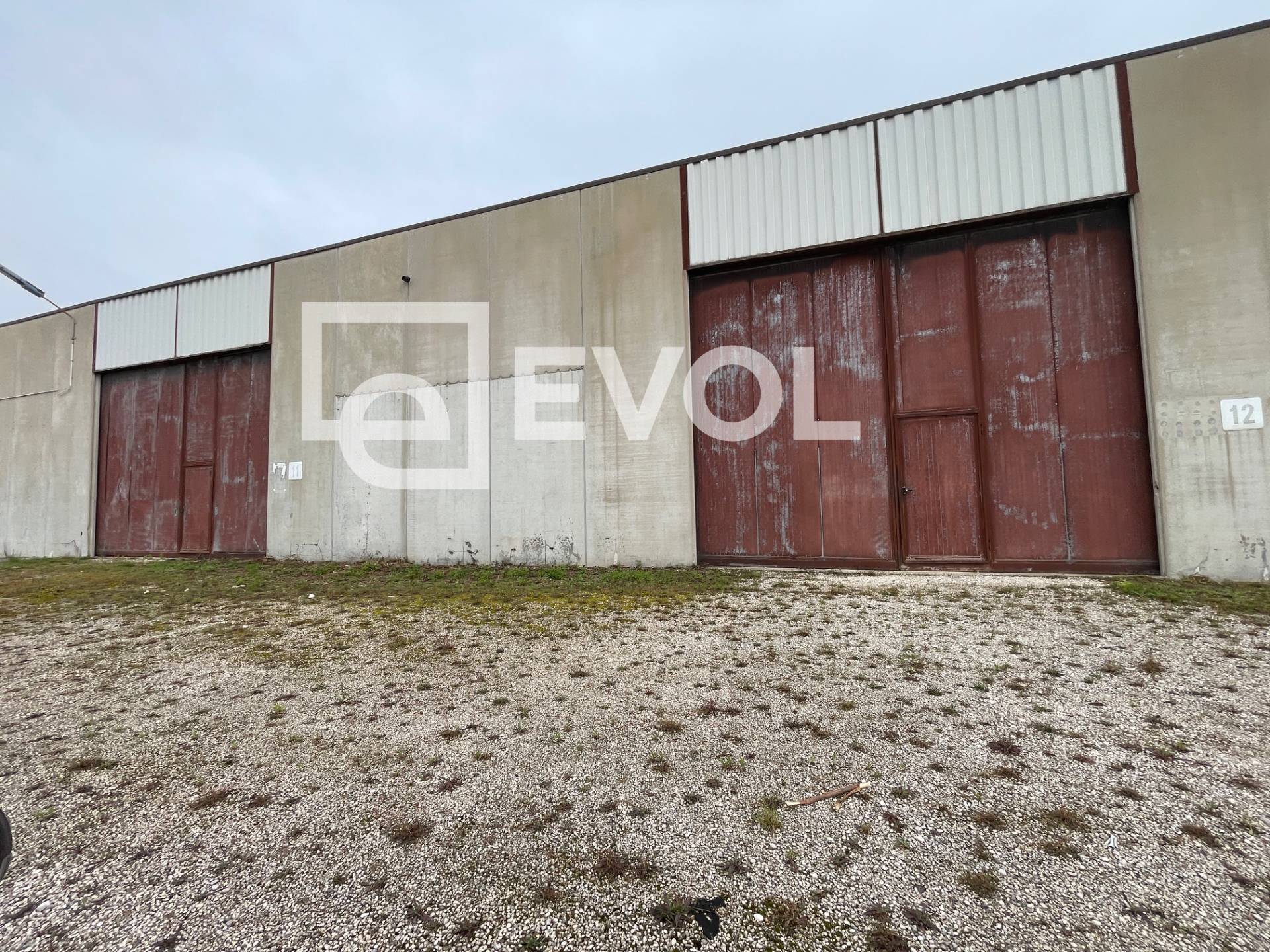 Capannone in vendita a Premariacco