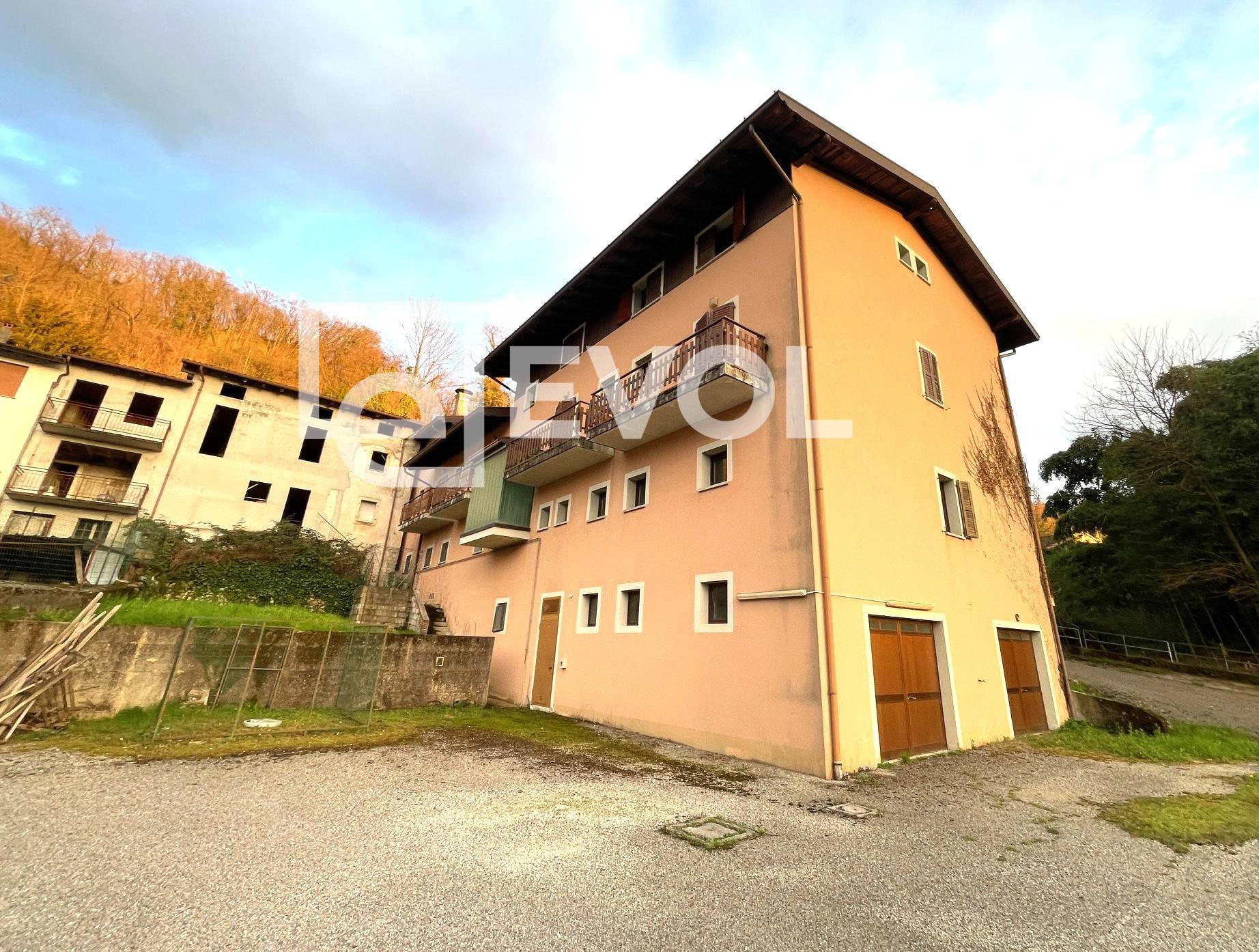 Locale commerciale in vendita a Castelnovo del Friuli, Paludea