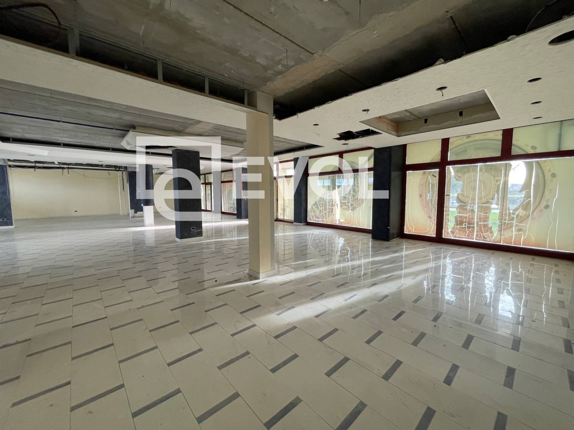 Locale commerciale in vendita a Marano Lagunare