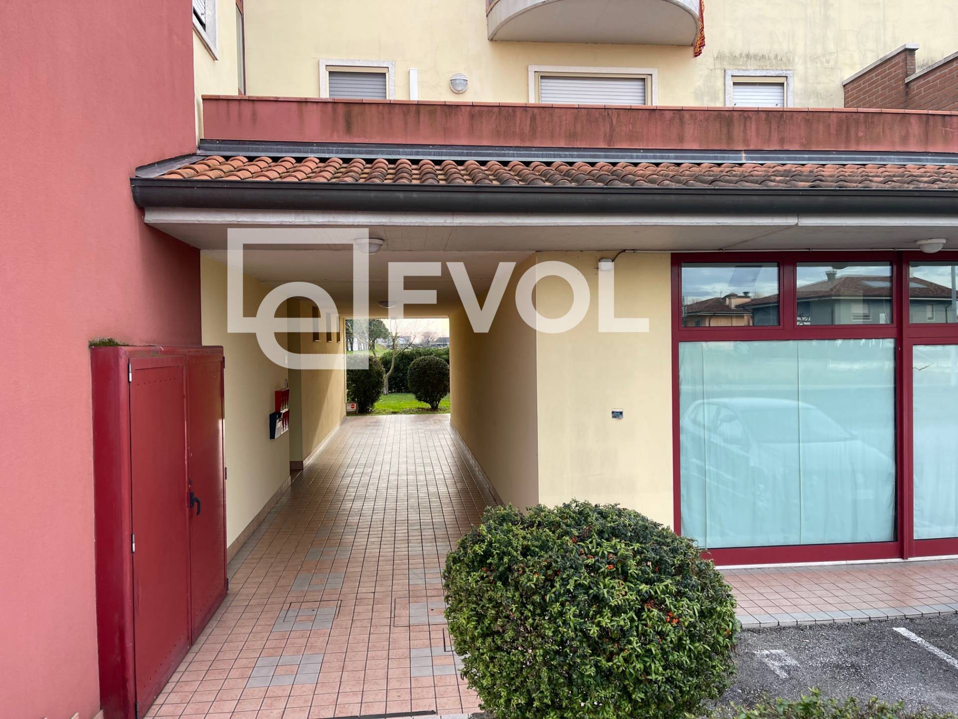 Locale commerciale in vendita a Marano Lagunare