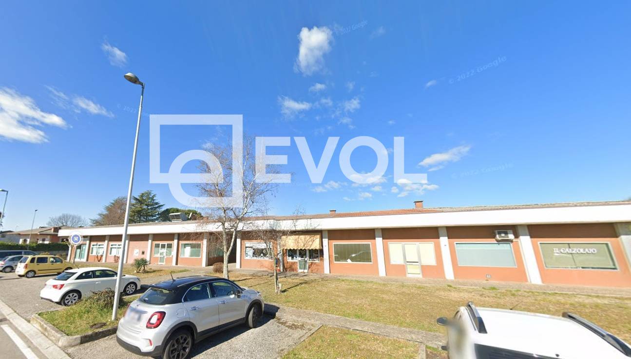 Locale commerciale in vendita a Corno di Rosazzo