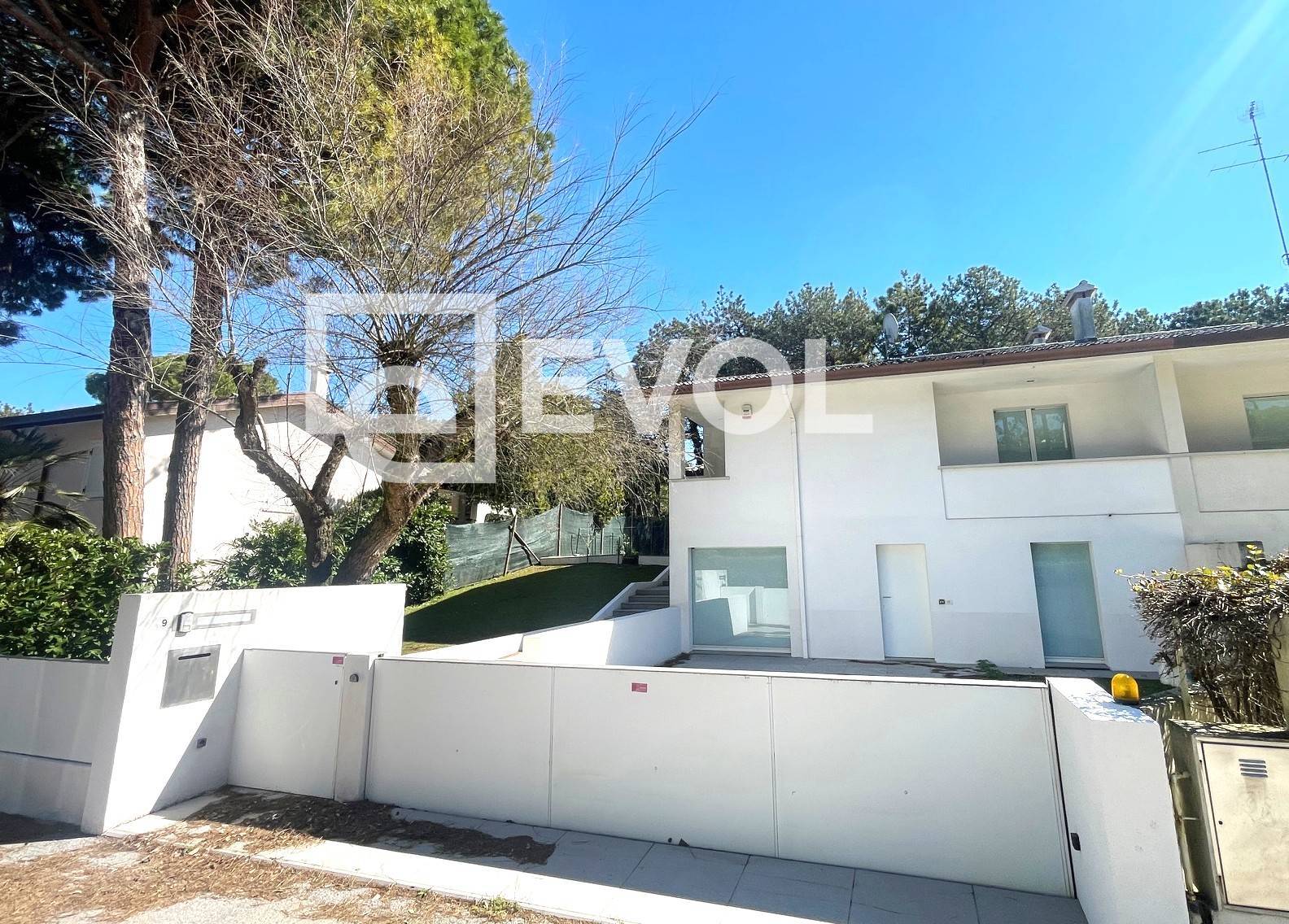 Villa in vendita a Lignano Sabbiadoro, Lignano Pineta
