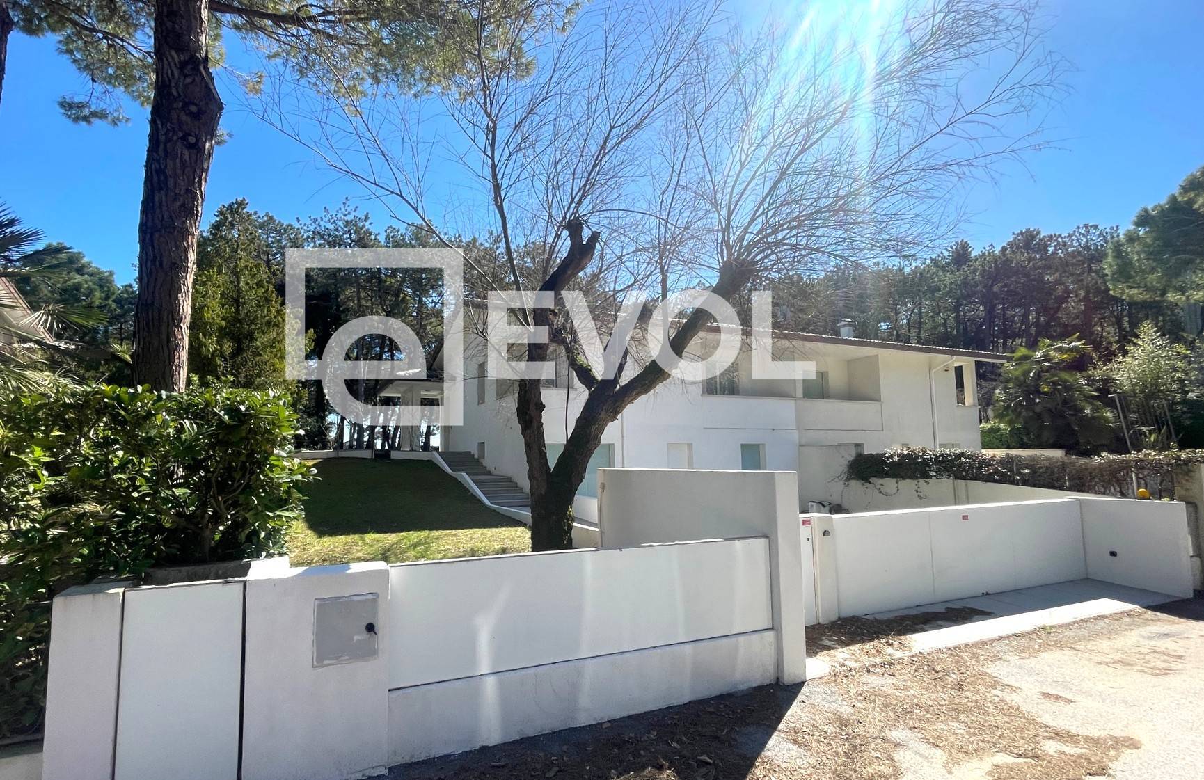 Villa in vendita a Lignano Sabbiadoro, Lignano Pineta