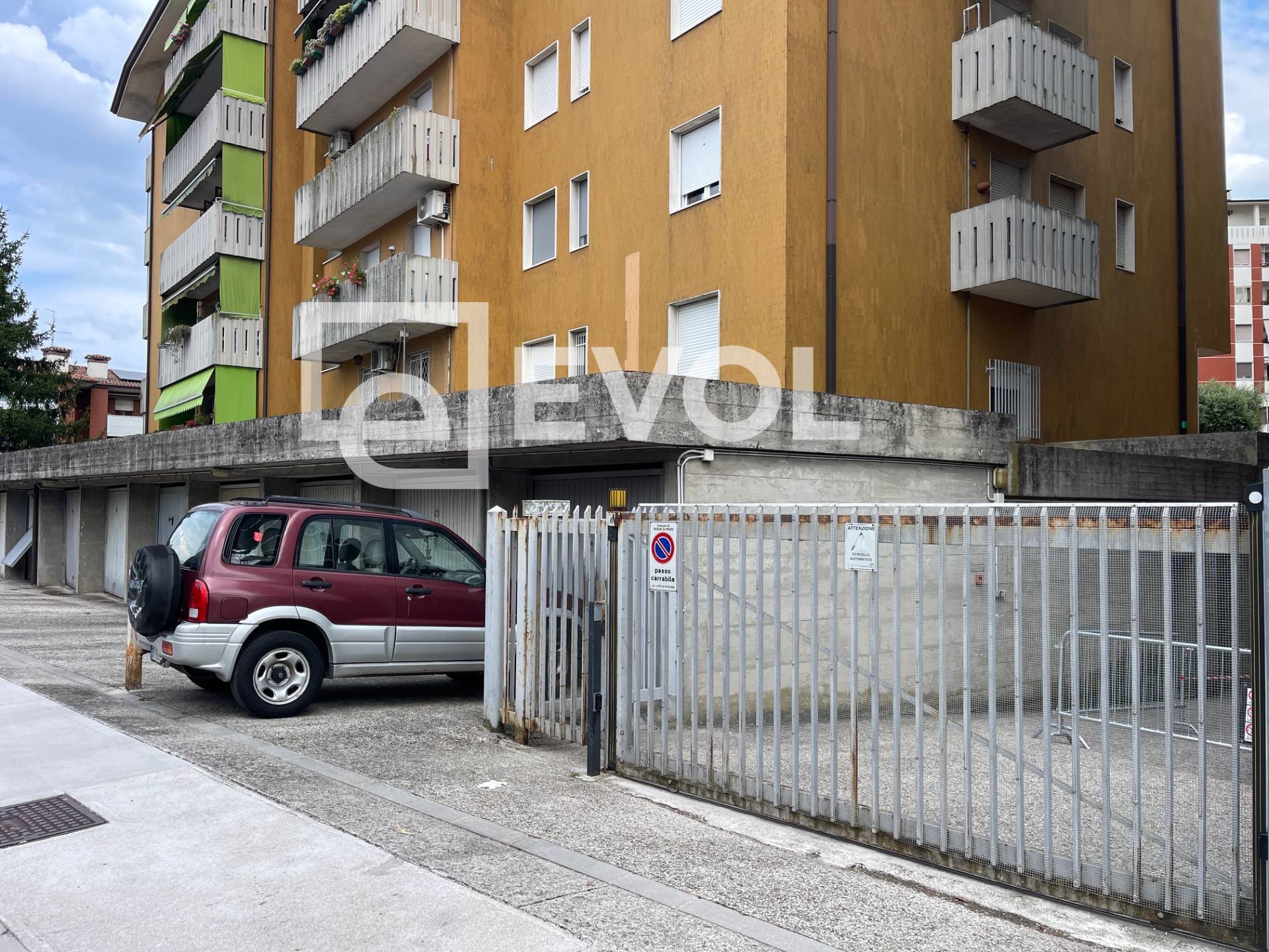 Box o garage in vendita a Pasian di Prato