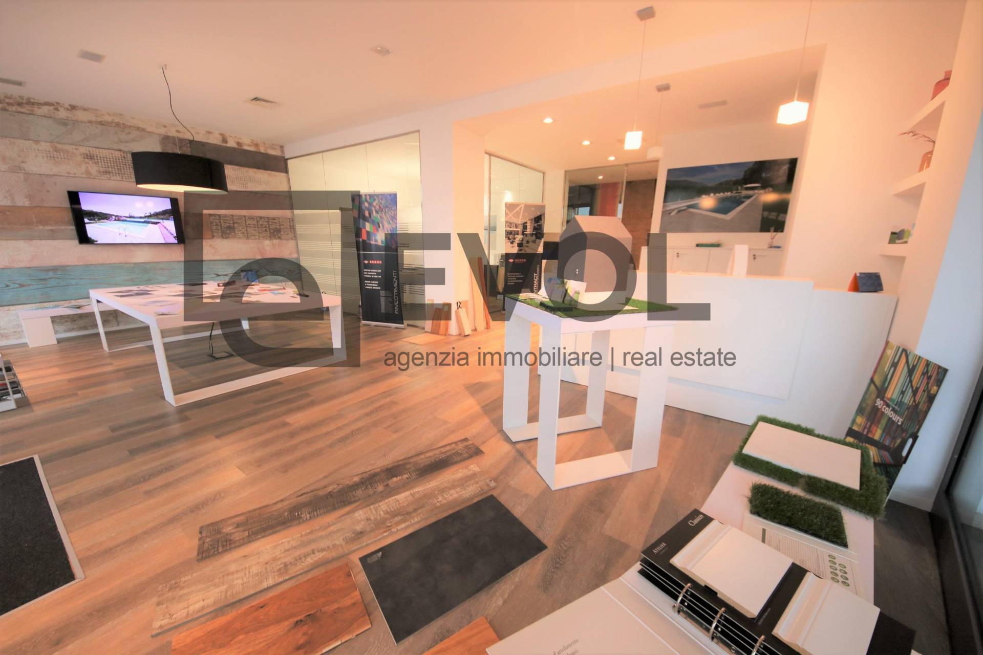 Locale commerciale in vendita a Pasian di Prato