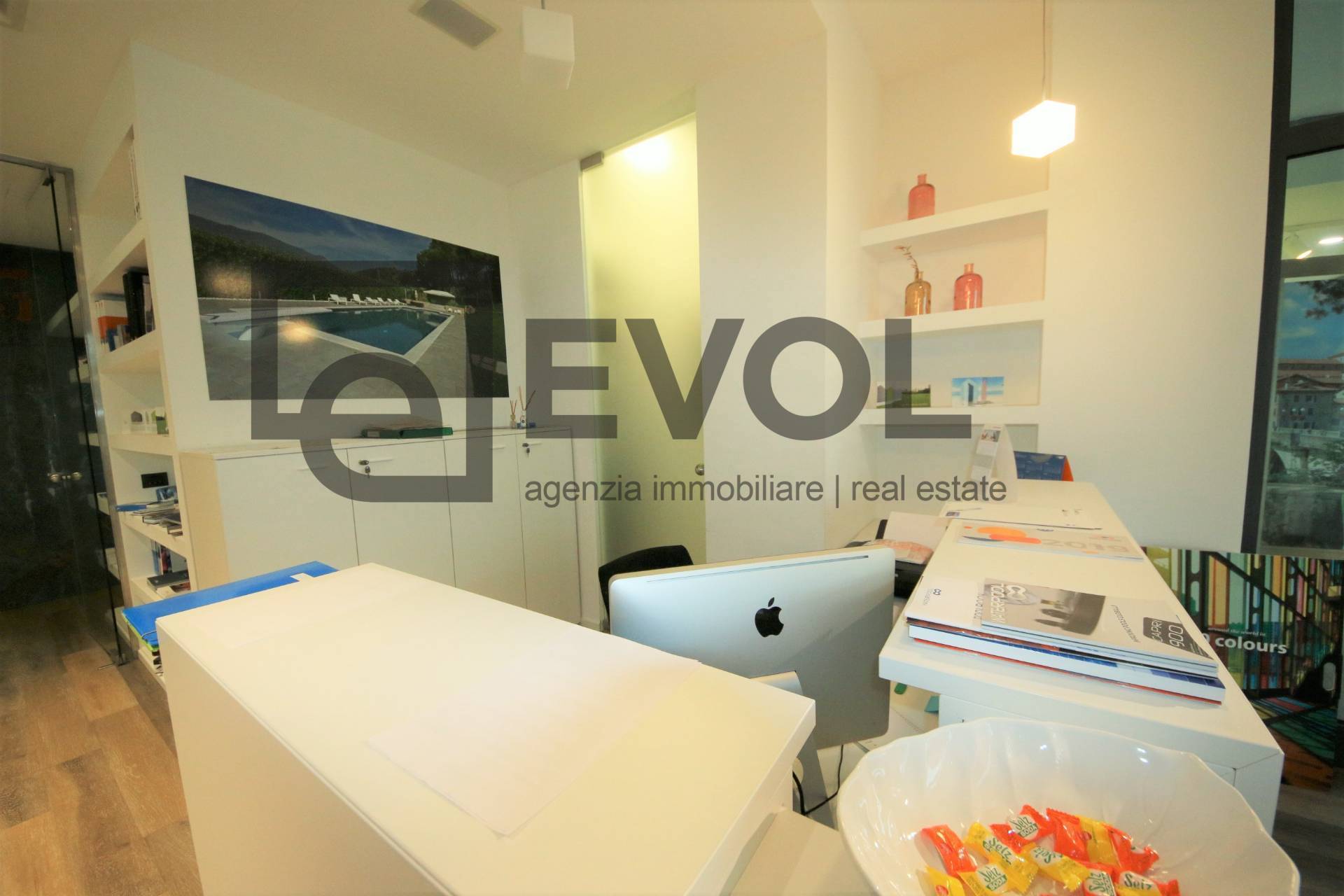 Locale commerciale in vendita a Pasian di Prato