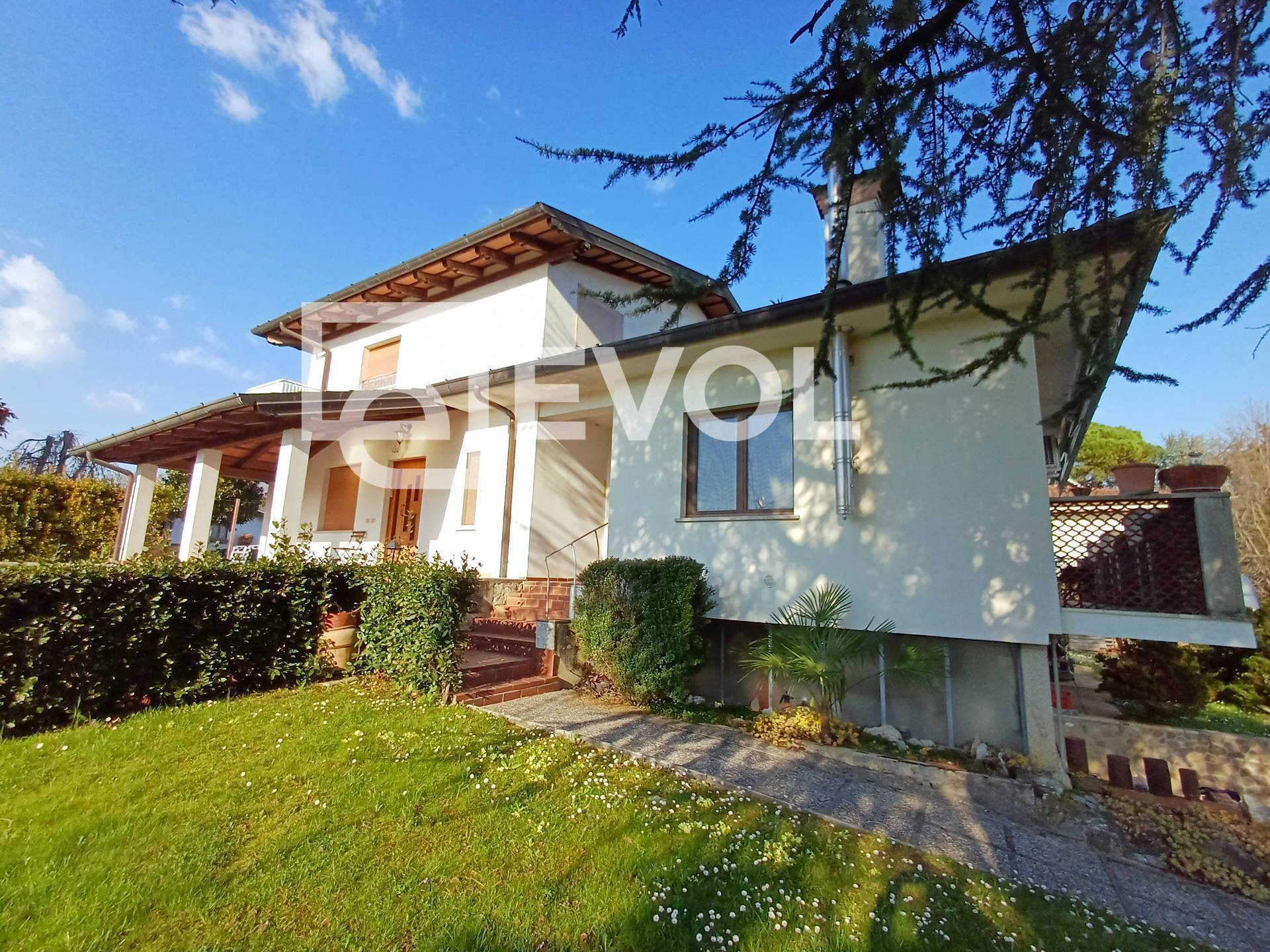 Villa in vendita a Moruzzo, Alnicco