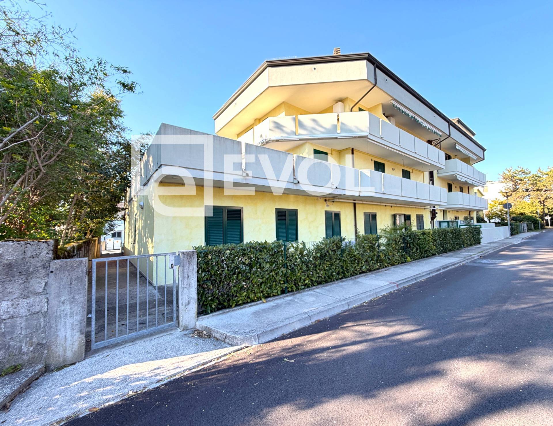 Appartamento in vendita a Lignano Sabbiadoro, Lignano Pineta