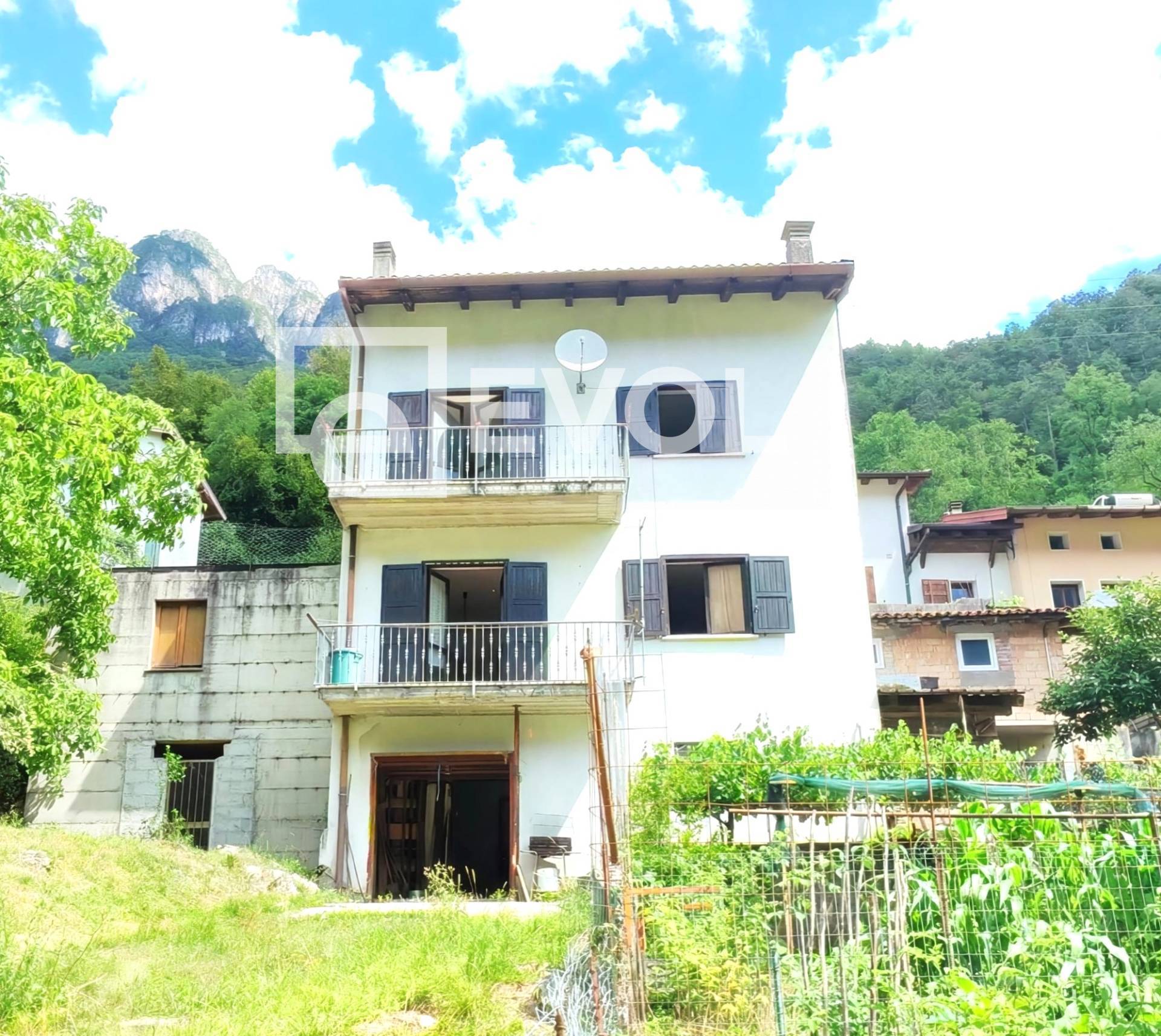 Casa singola in vendita a Chiusaforte, Roveredo