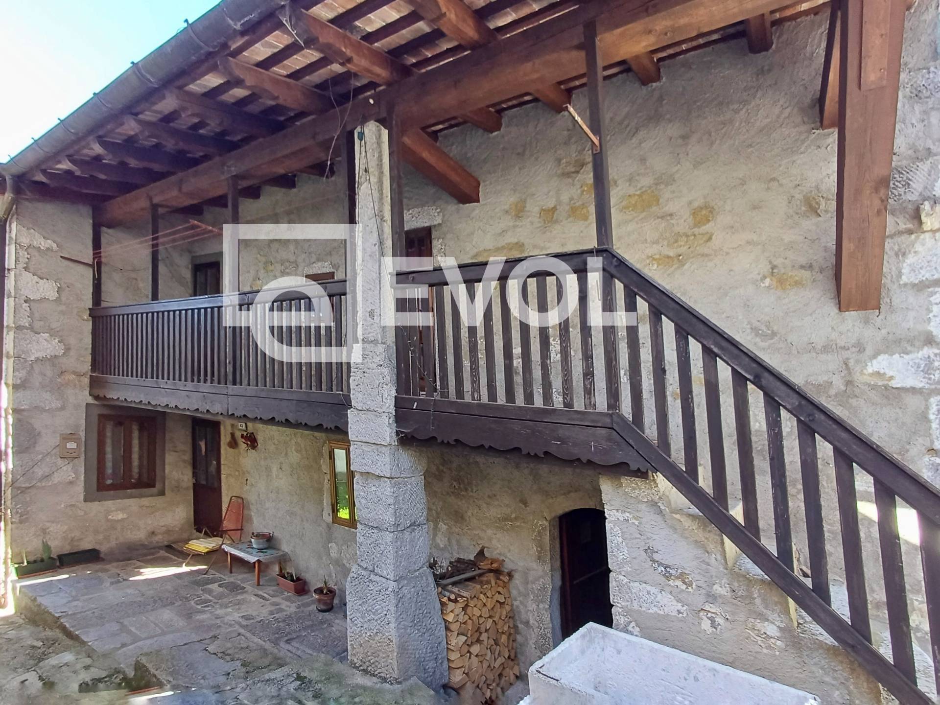 Rustico in vendita a Savogna