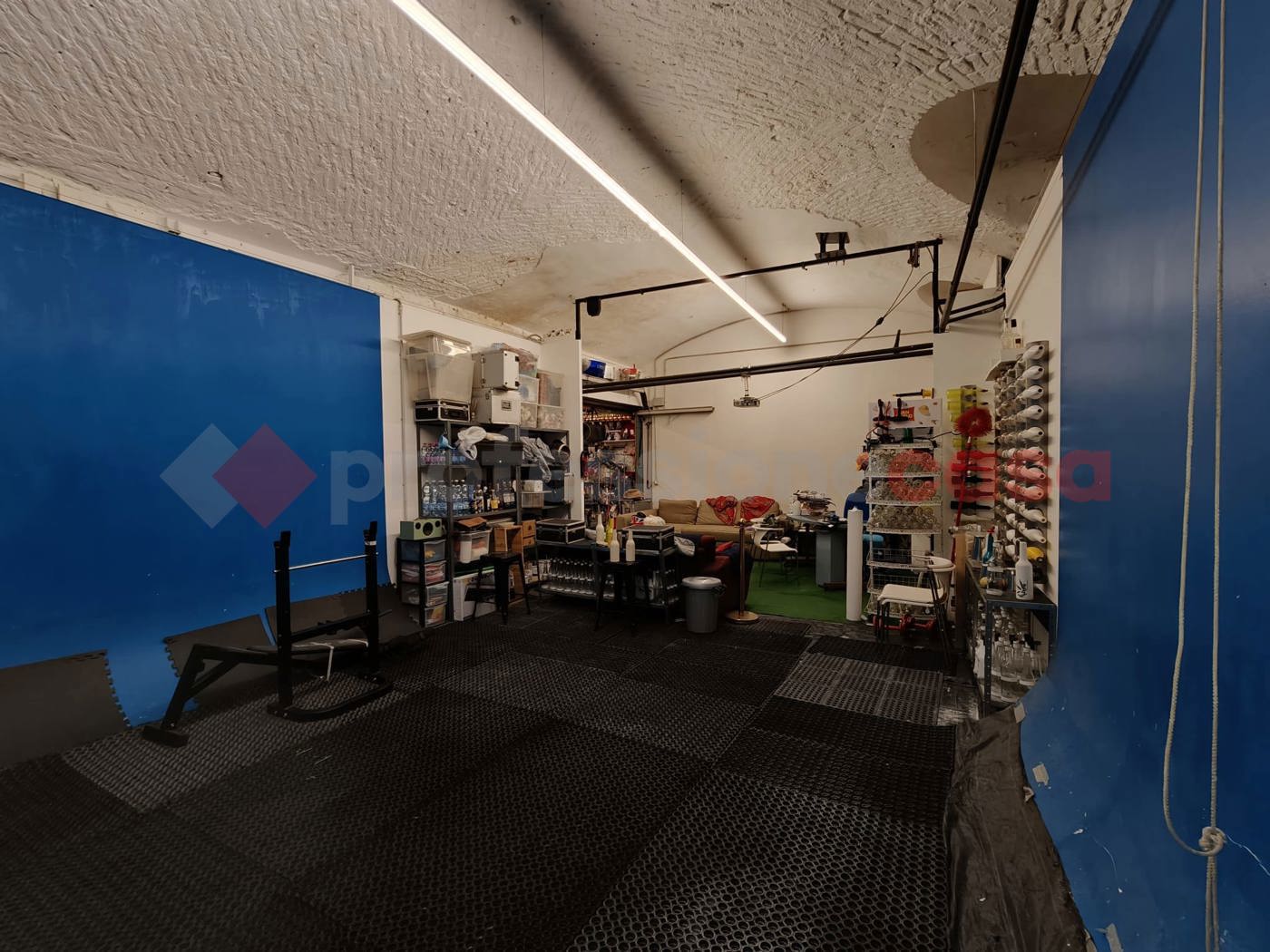Magazzino in vendita a Torino