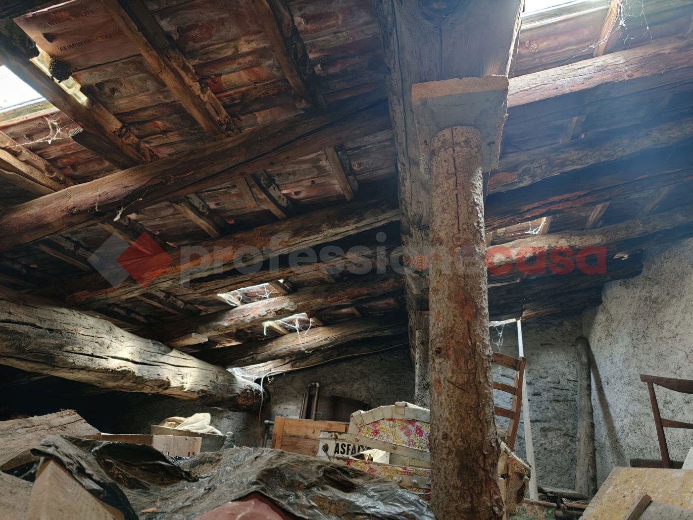 Casa indipendente da ristrutturare a Chiomonte