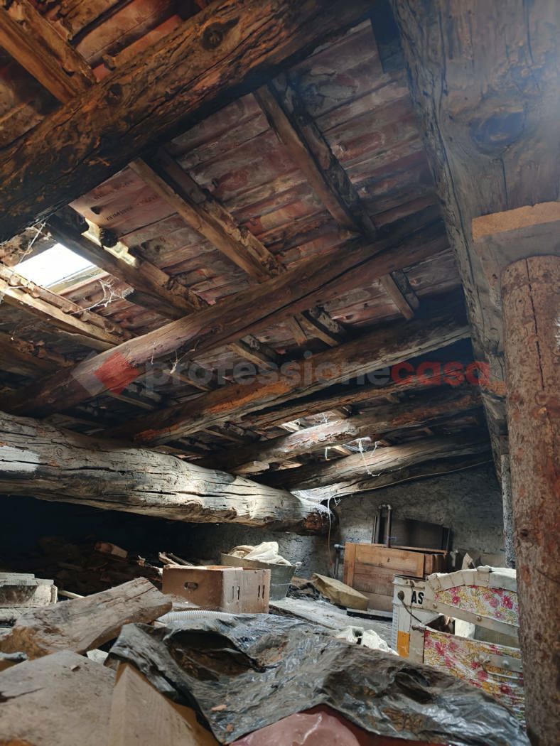 Casa indipendente da ristrutturare a Chiomonte
