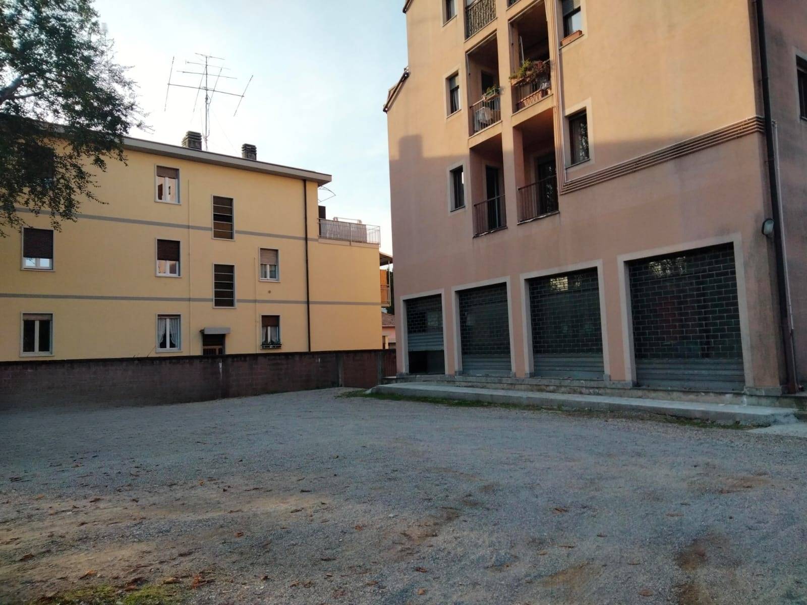 Negozio in vendita a Busto Arsizio, S. Edoardo