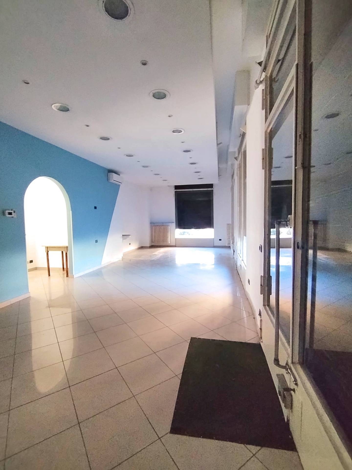 Negozio in affitto a Busto Arsizio, Centro