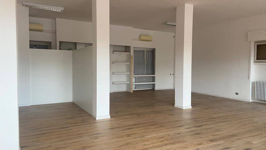 Negozio in affitto a Nerviano