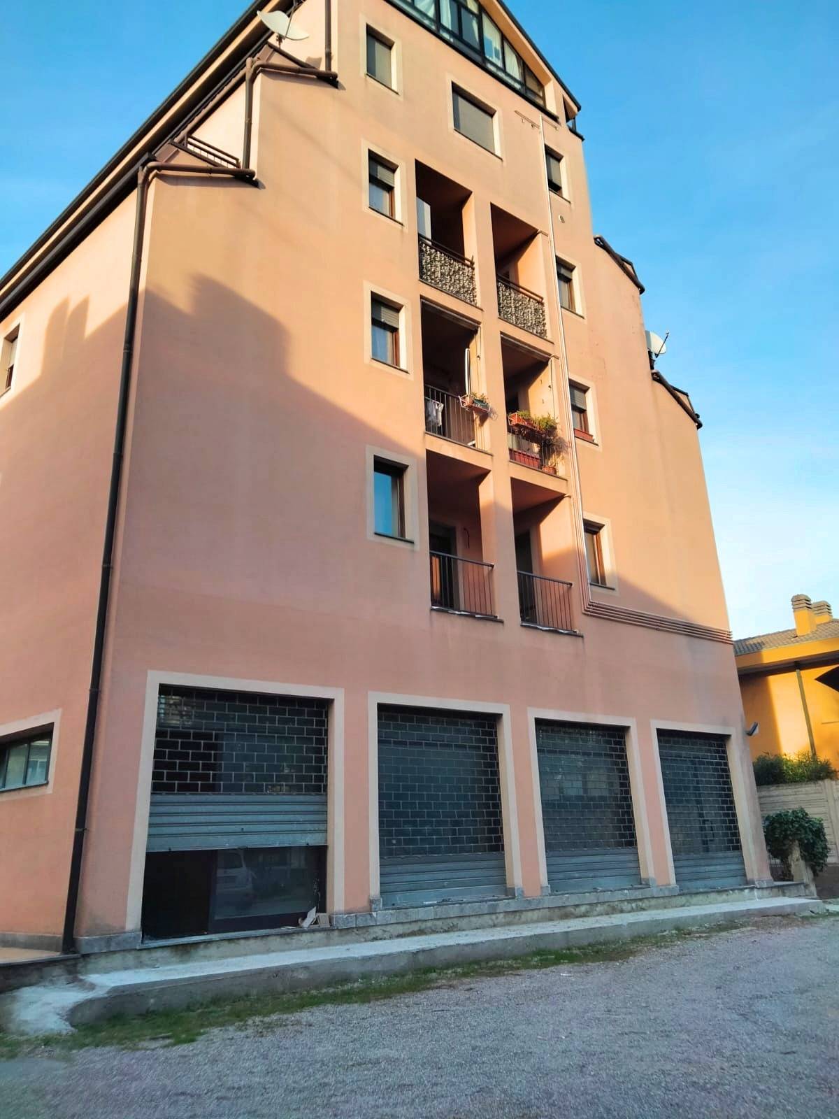 Negozio in vendita a Busto Arsizio, S. Edoardo