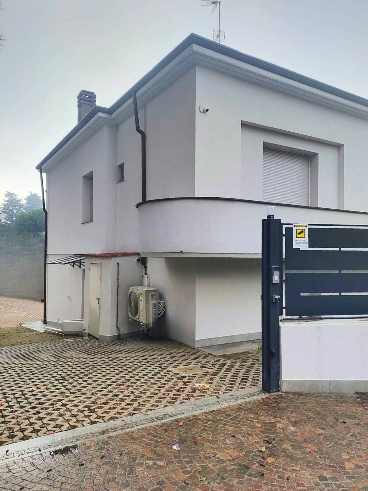 Villa in vendita a Legnano, Ospedale